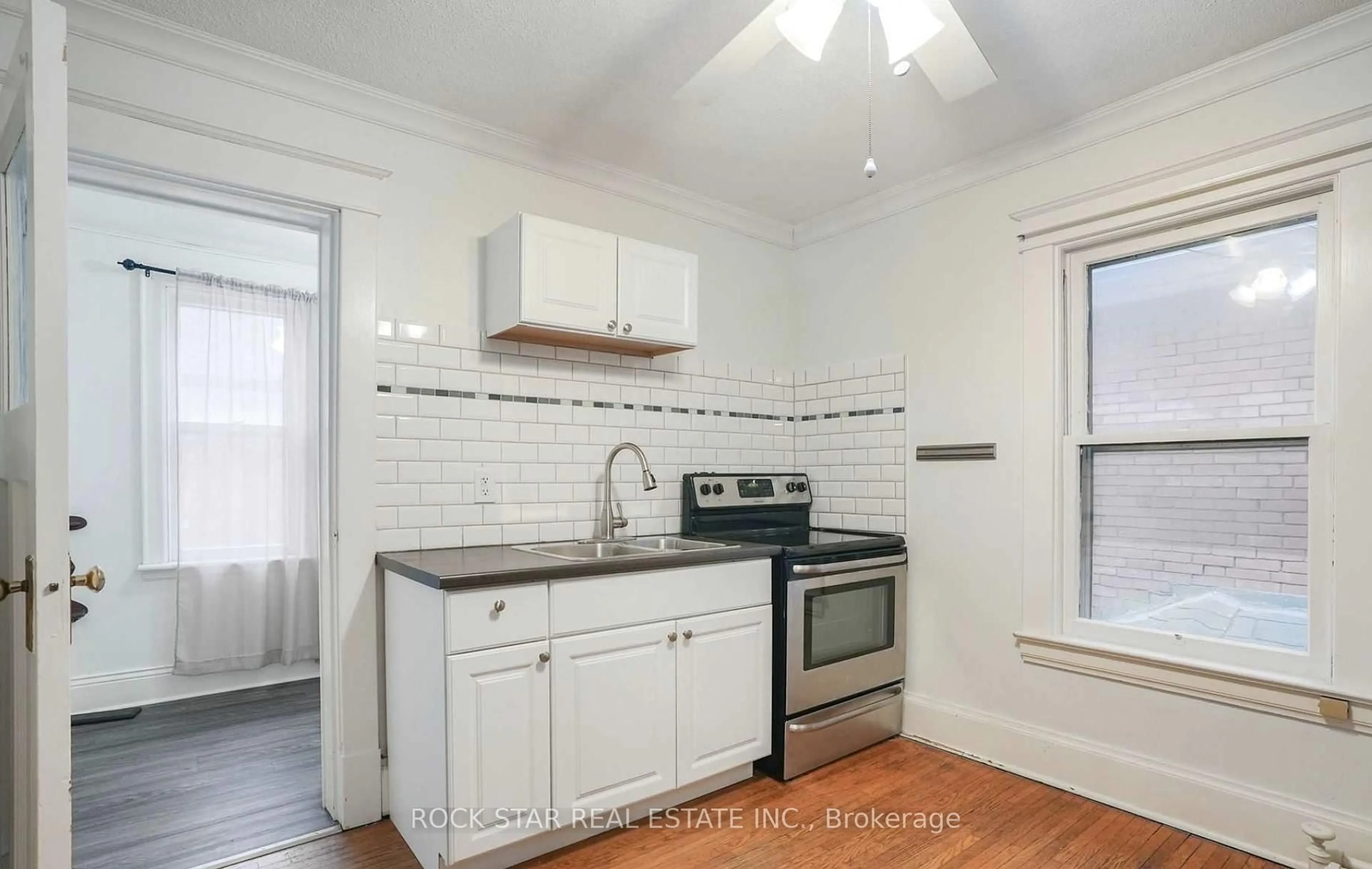Standard kitchen, unknown for 115 Balsam Ave, Hamilton Ontario L8M 3B1
