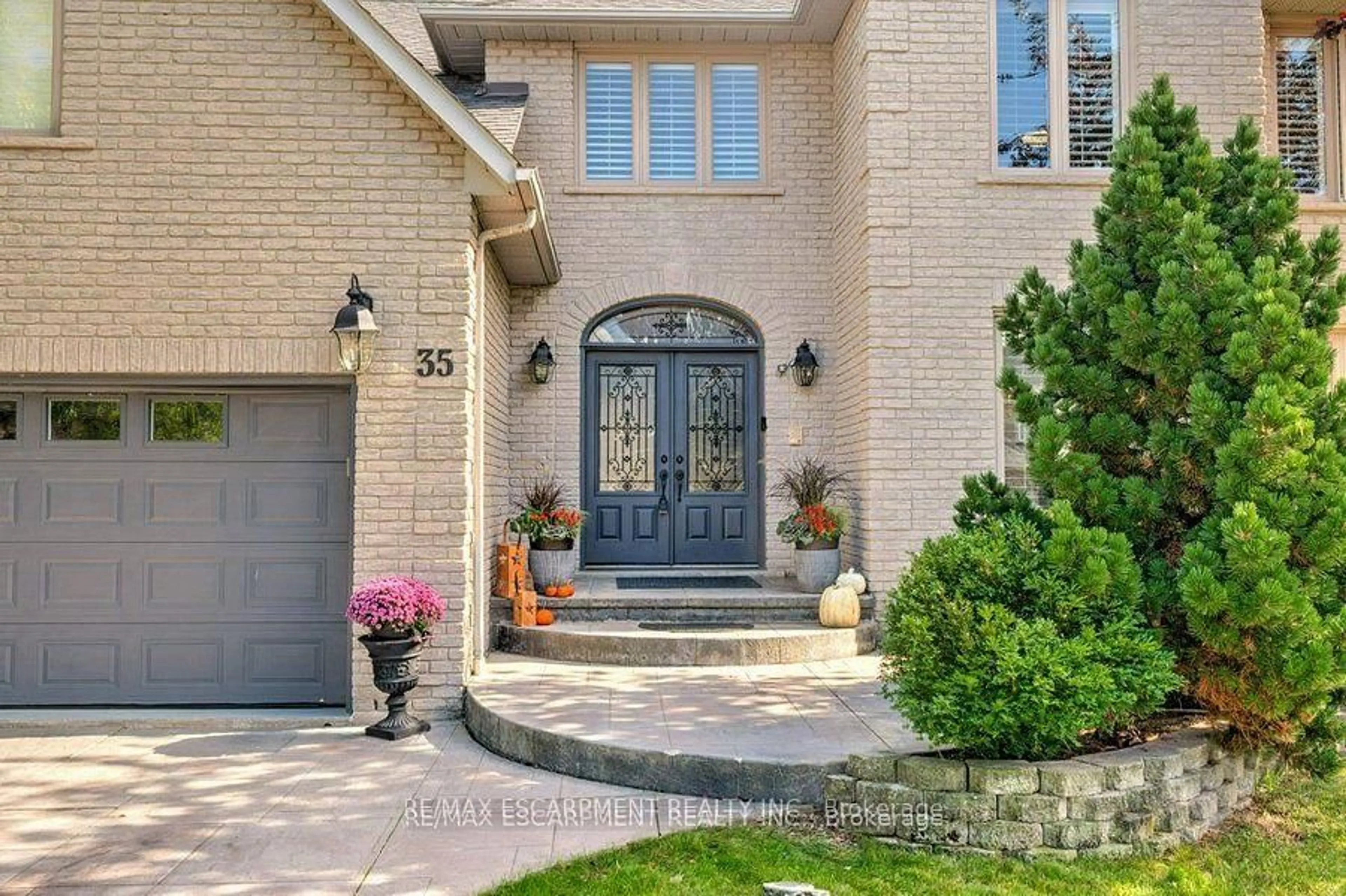 Home with brick exterior material, street for 35 Lido Dr, Hamilton Ontario L8E 5E8