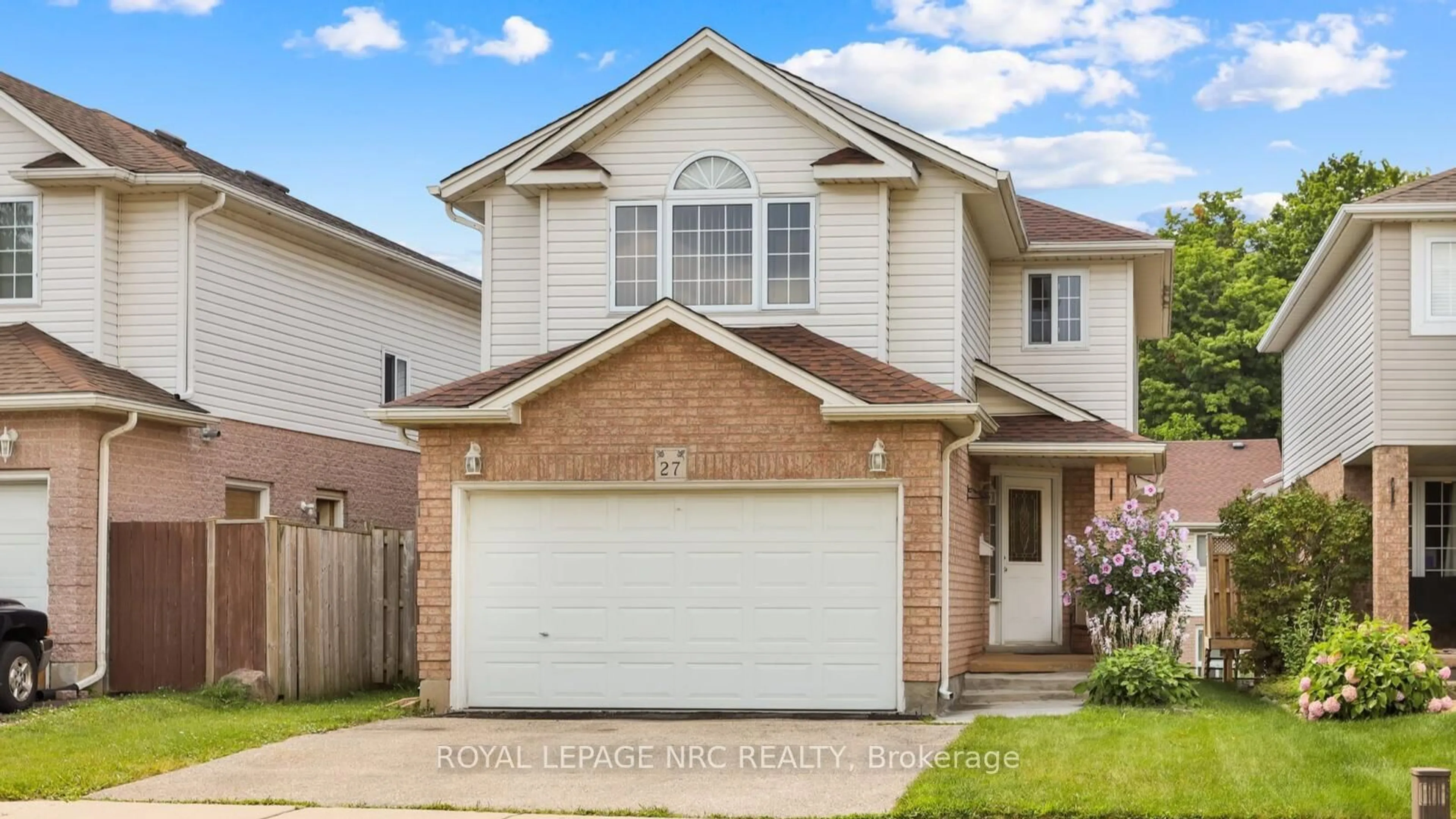 Home with vinyl exterior material, street for 27 Hollyridge Cres, Kitchener Ontario N2N 3L8