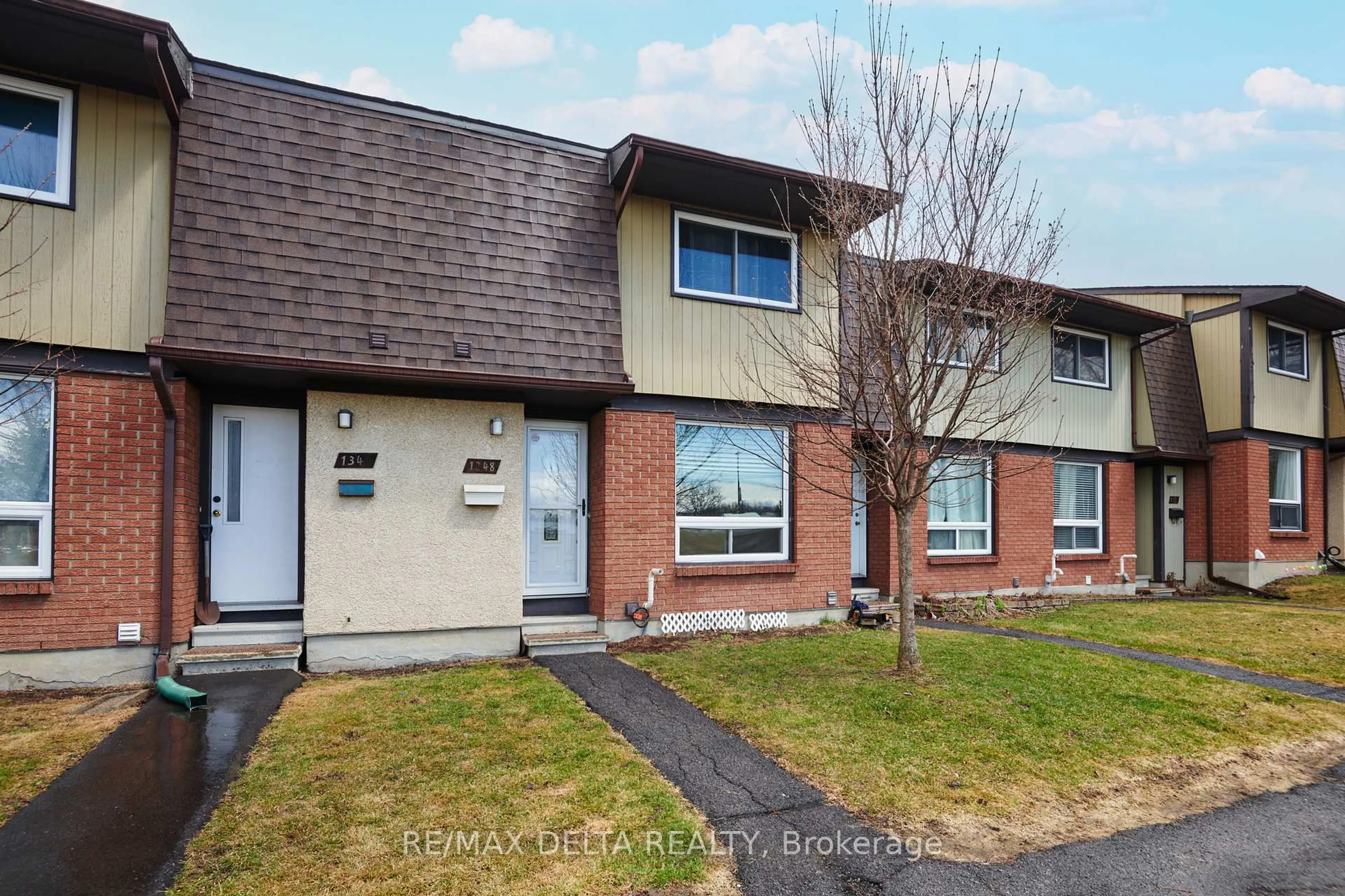 A pic from outside/outdoor area/front of a property/back of a property/a pic from drone, street for 1348 Bakker Crt #108, Orleans Ontario K1C 2K4