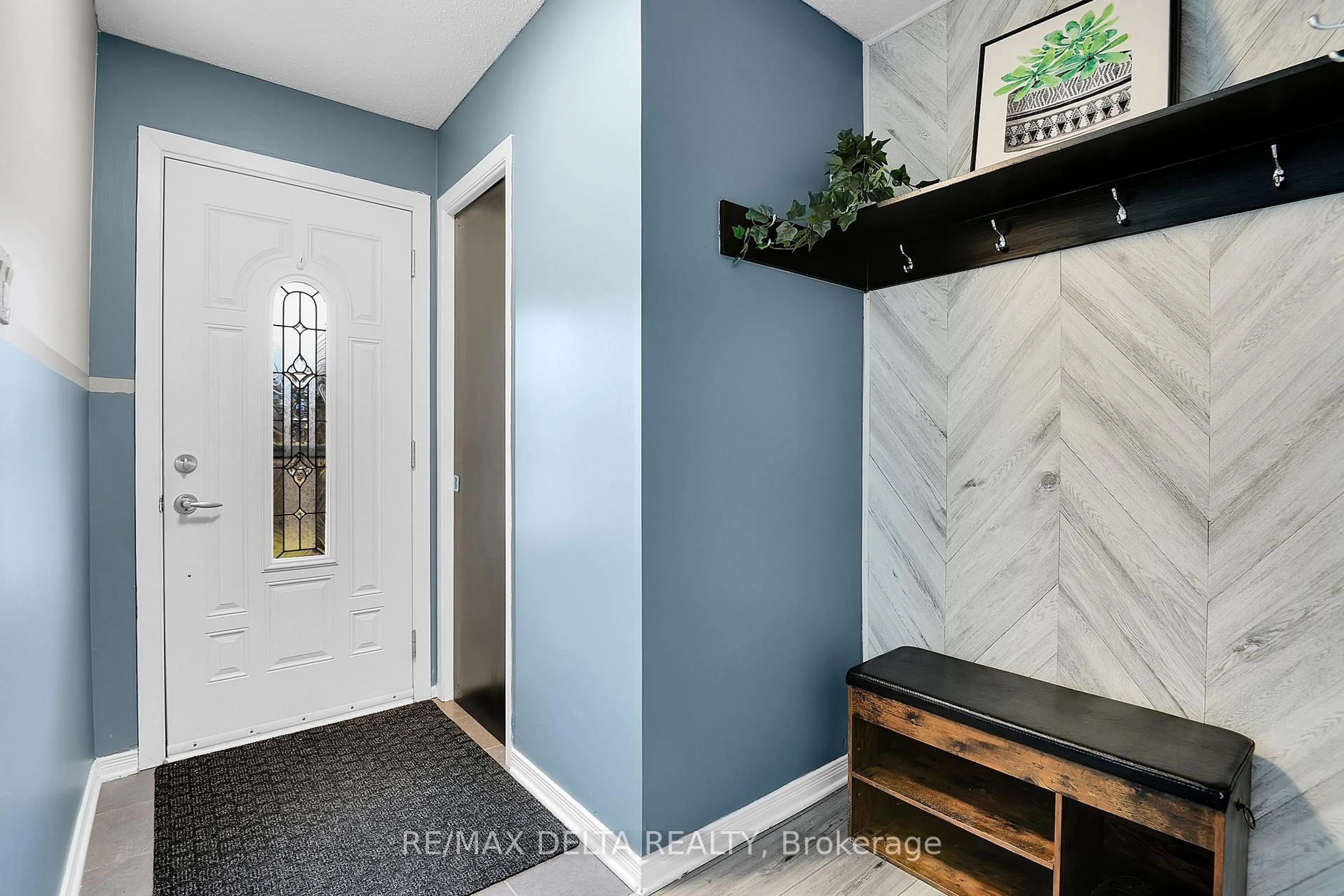 Indoor entryway for 1348 Bakker Crt #108, Orleans Ontario K1C 2K4