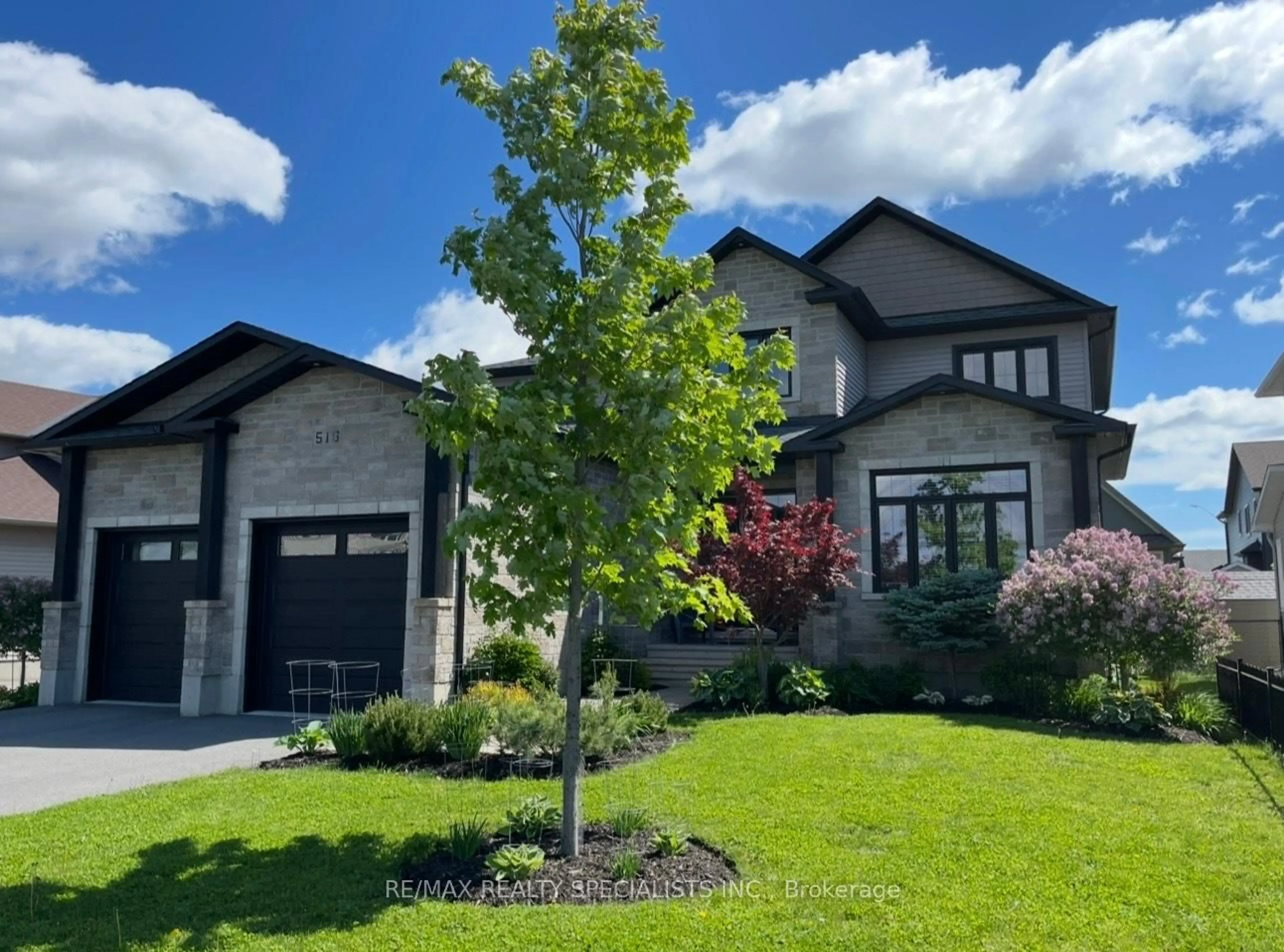 Home with brick exterior material, street for 516 Junction St, Russell Ontario K4R 0A4