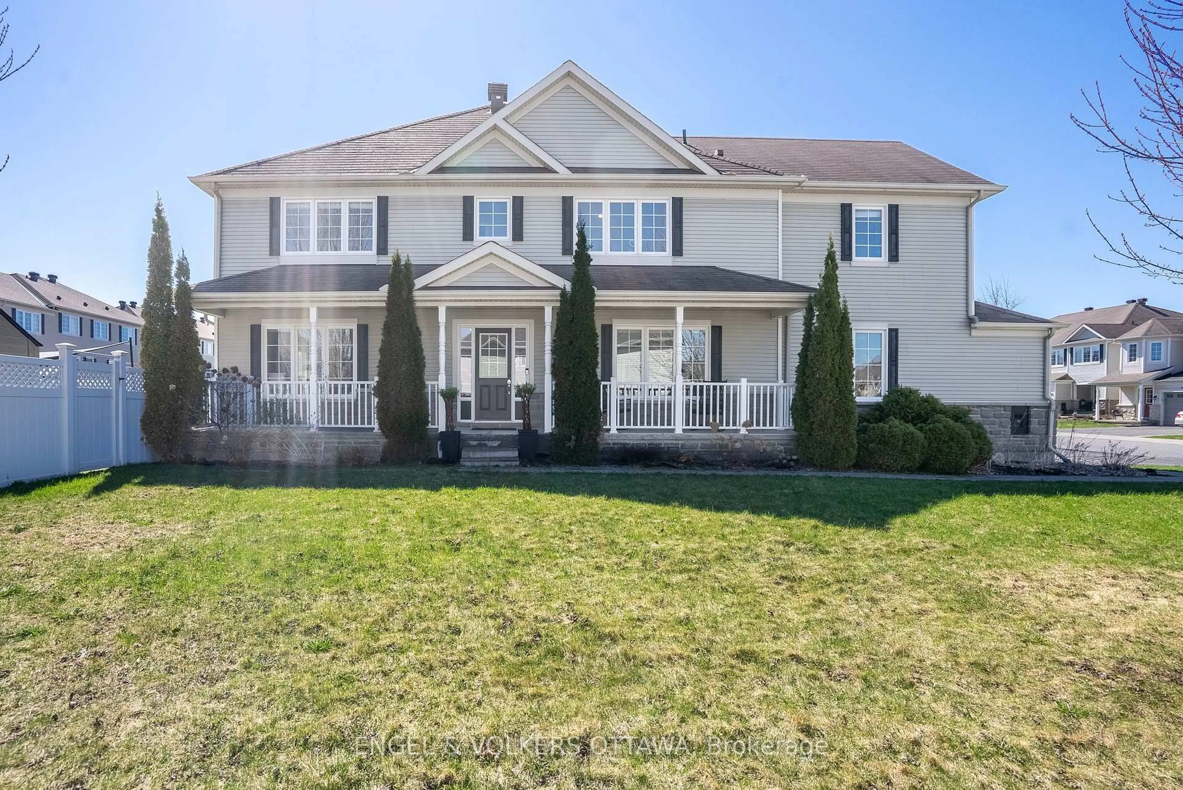 Home with vinyl exterior material, street for 2635 Half Moon Bay Rd, Ottawa Ontario K2J 0Y9