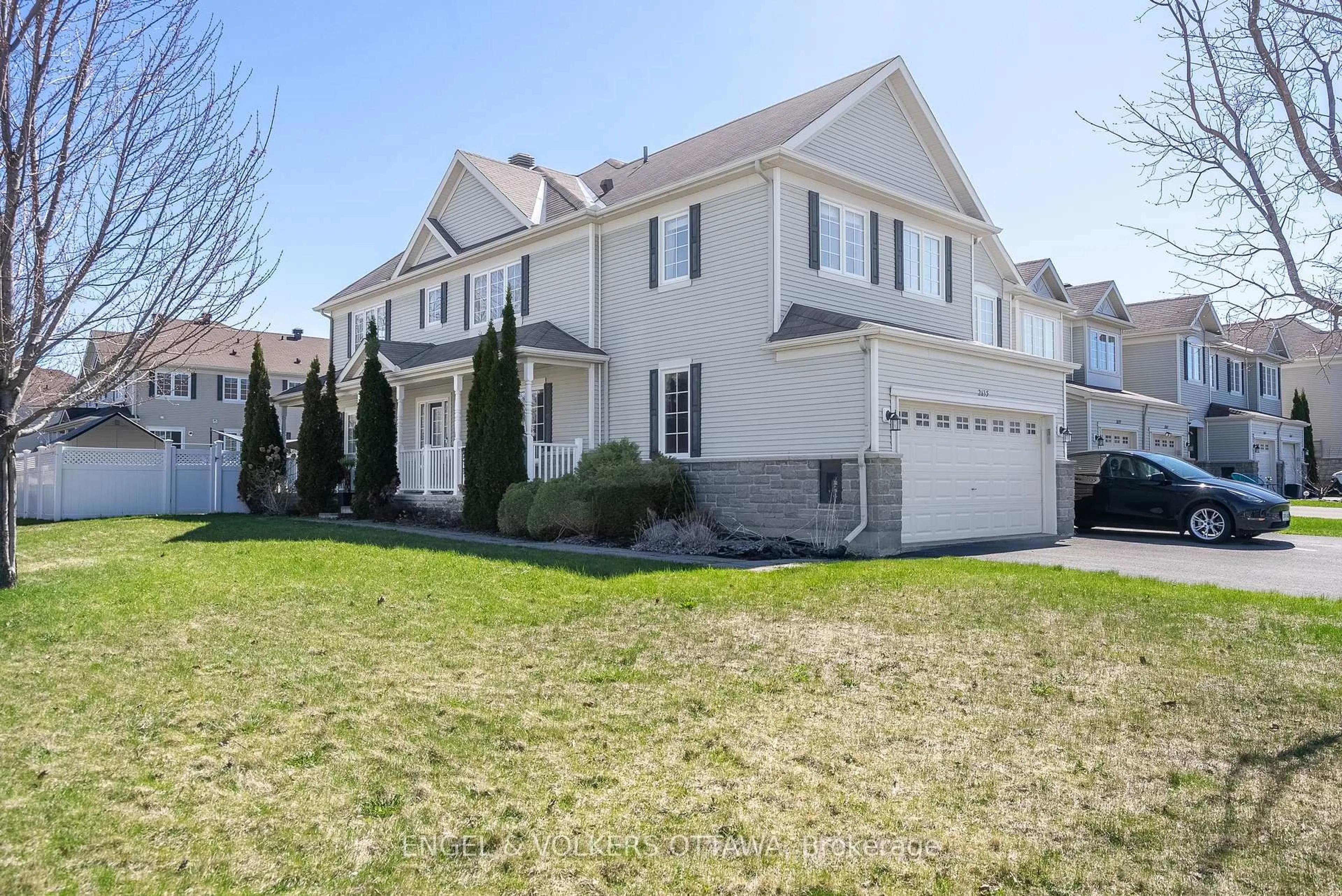 Home with vinyl exterior material, street for 2635 Half Moon Bay Rd, Ottawa Ontario K2J 0Y9