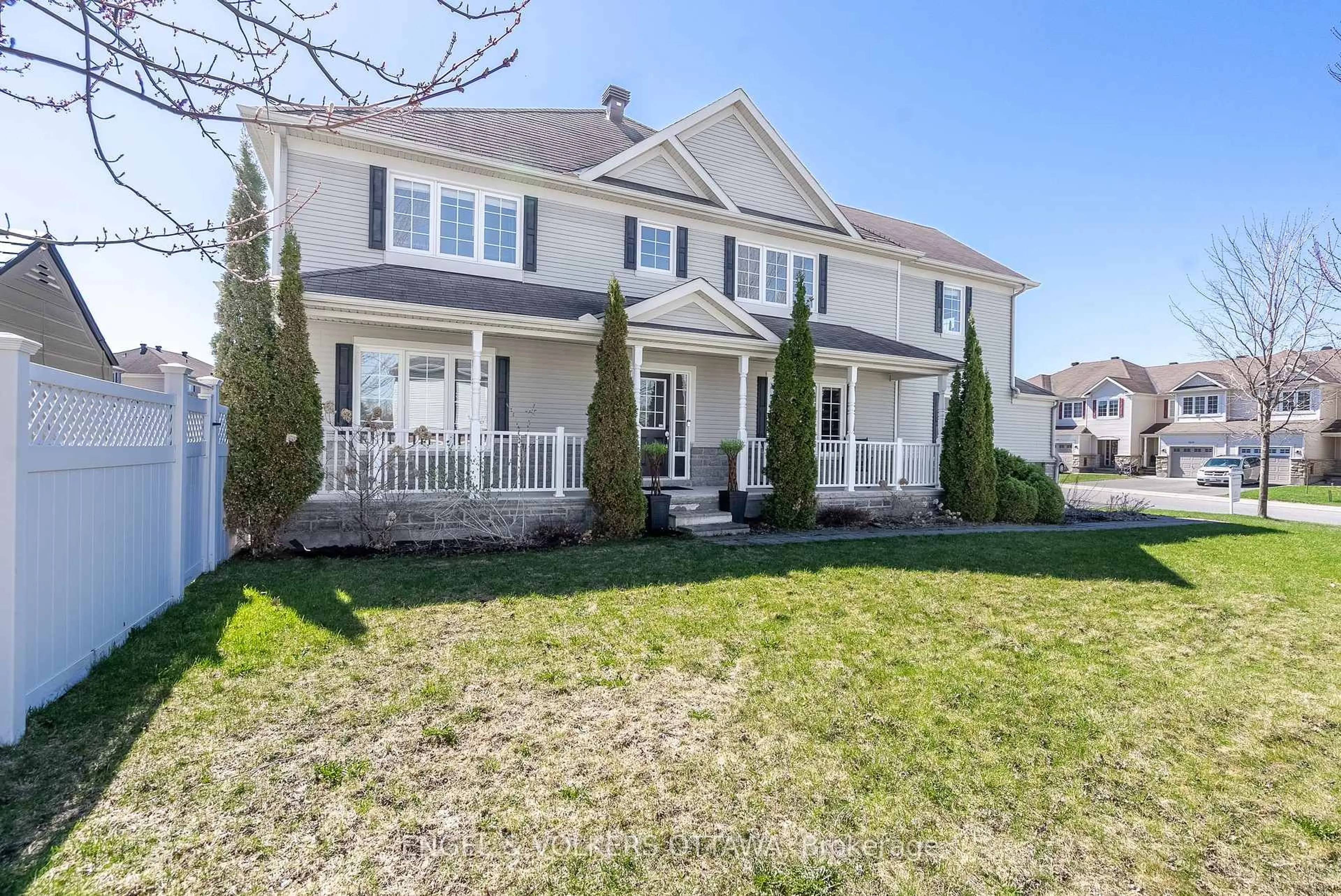 Home with vinyl exterior material, street for 2635 Half Moon Bay Rd, Ottawa Ontario K2J 0Y9