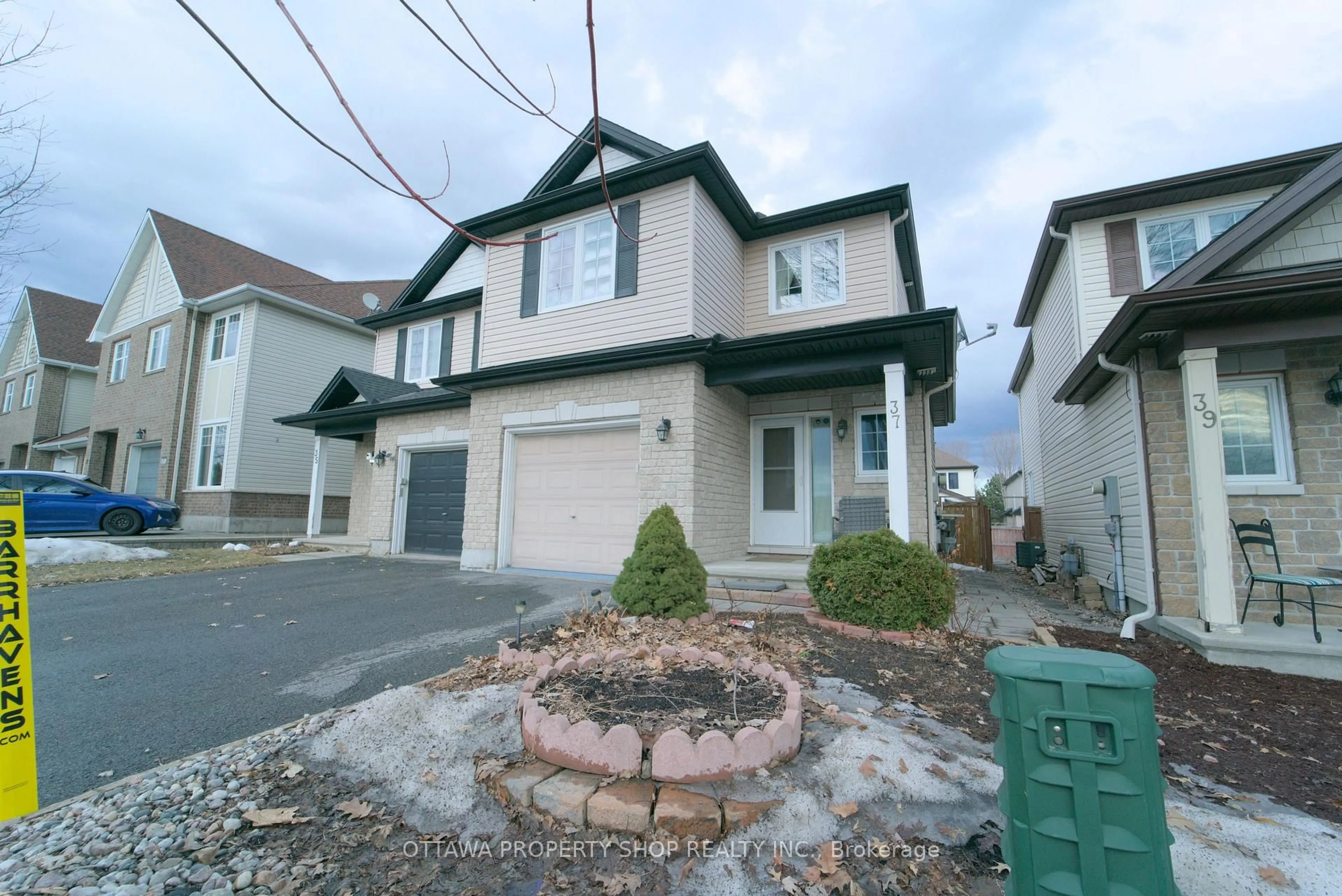 Home with vinyl exterior material, street for 37 Cresthaven Dr, Ottawa Ontario K2G 6T8