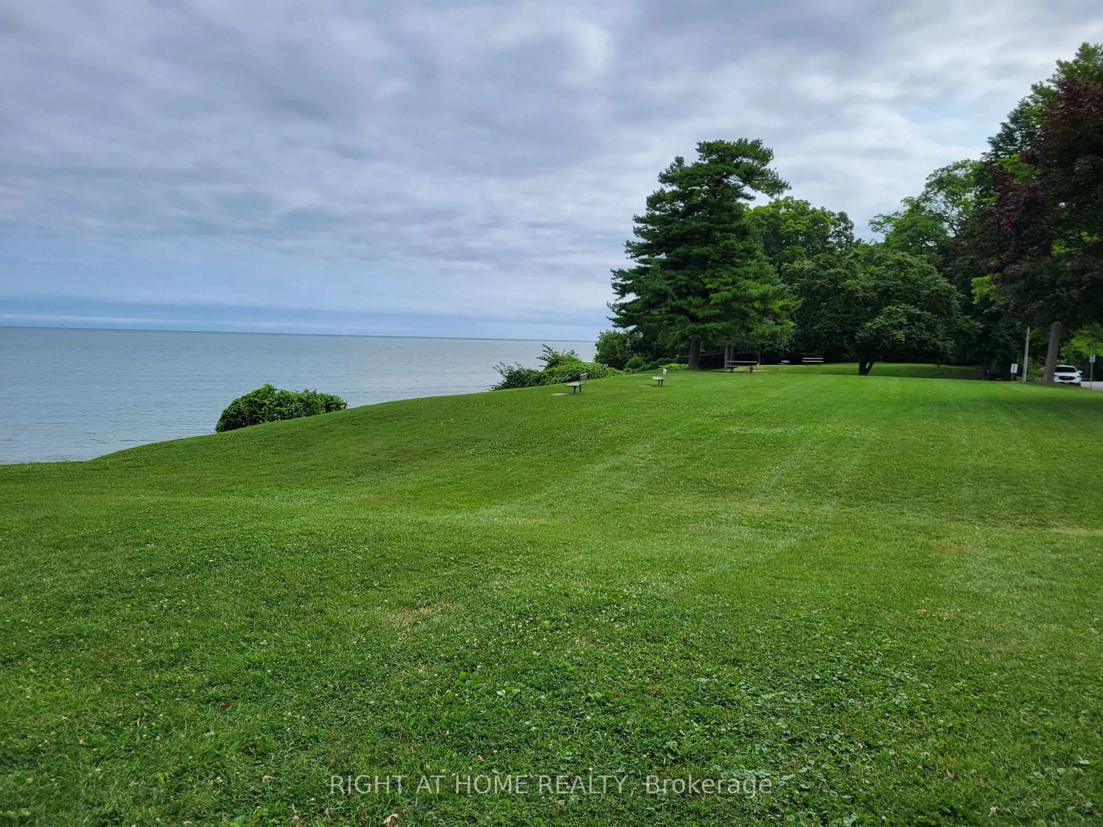 A pic from outside/outdoor area/front of a property/back of a property/a pic from drone, water/lake/river/ocean view for 6 Circle St, Niagara-on-the-Lake Ontario L0S 1J0