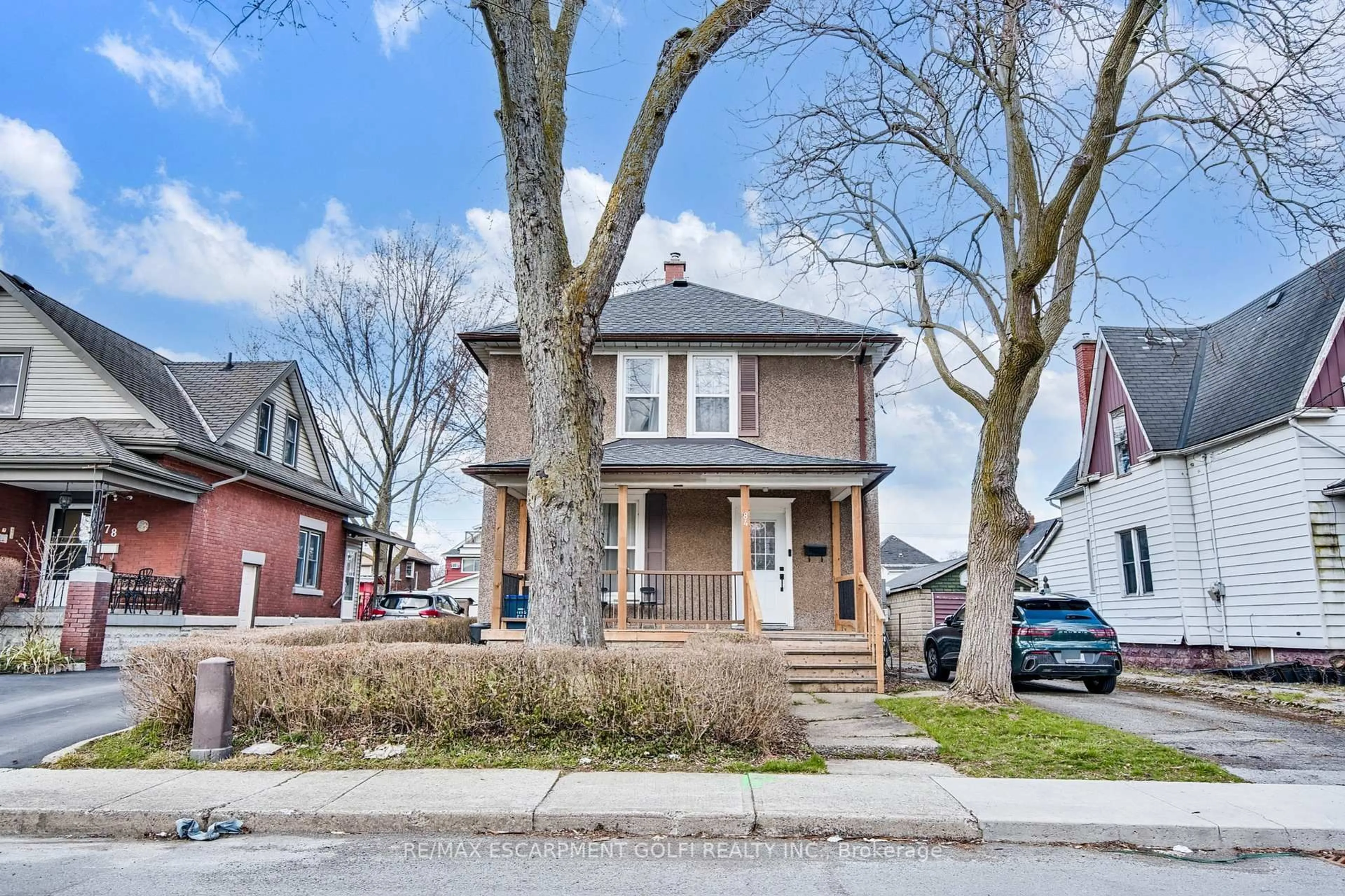 Home with brick exterior material, street for 84 STATE St, Welland Ontario L3B 4K5