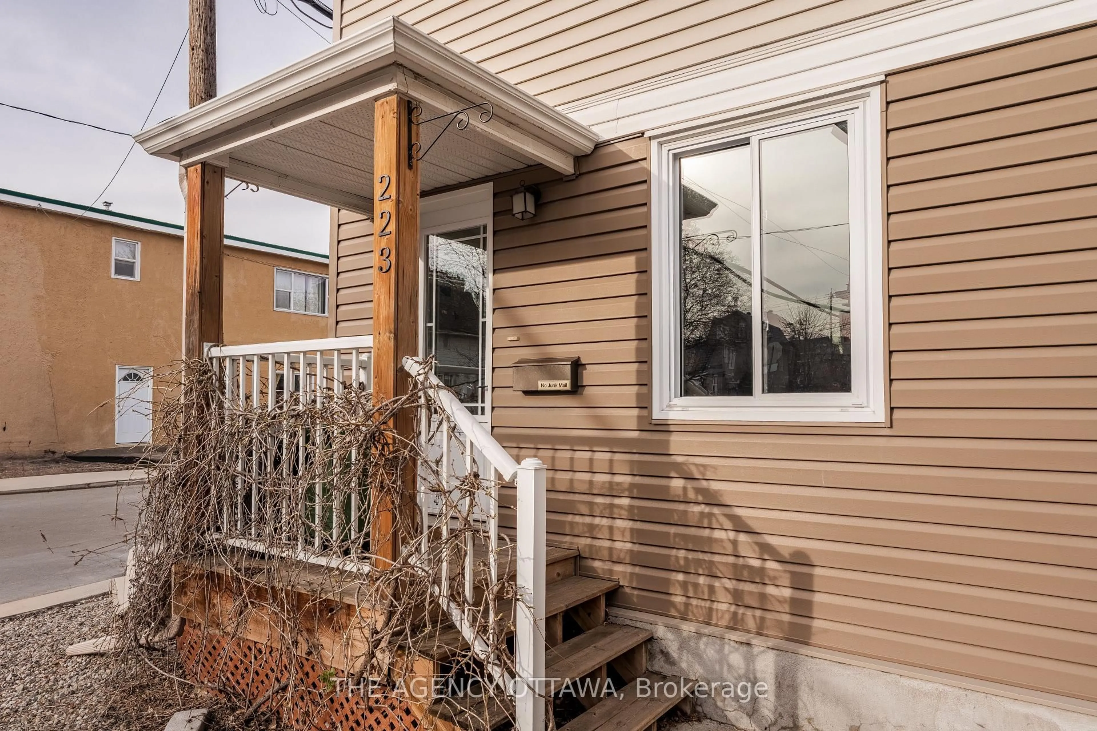 Unknown for 223 Carruthers Ave, Ottawa Ontario K1Y 1N8