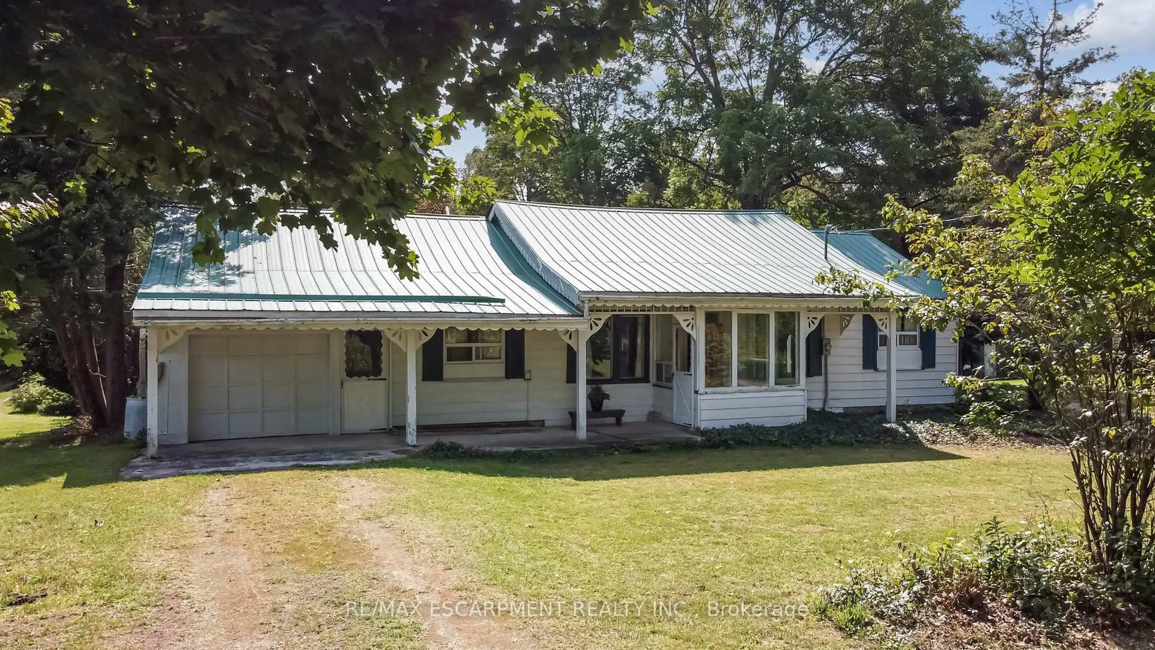 A pic from outside/outdoor area/front of a property/back of a property/a pic from drone, building for 530 10th Concession Rd, Hamilton Ontario L0R 1H3