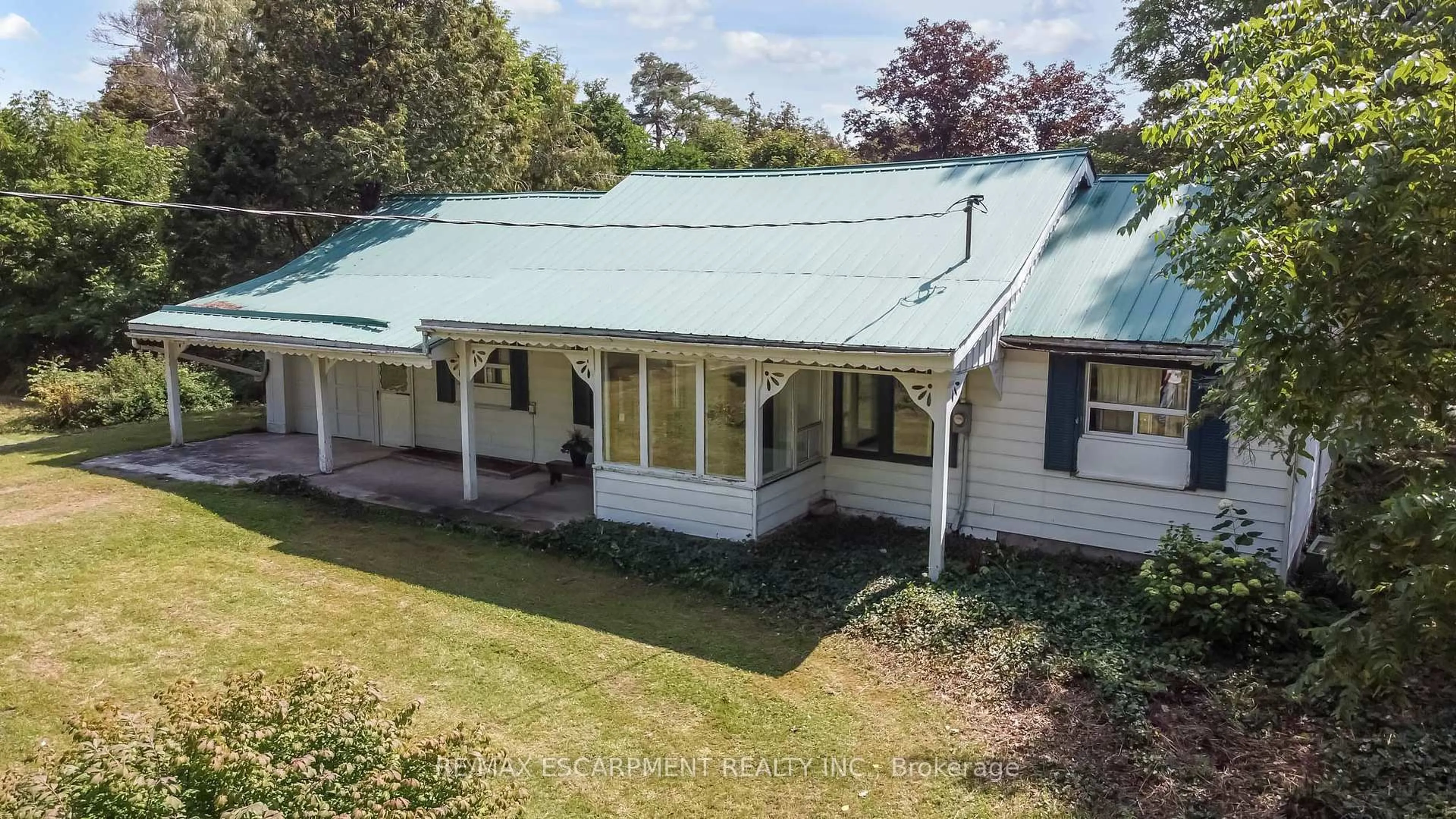 A pic from outside/outdoor area/front of a property/back of a property/a pic from drone, building for 530 10th Concession Rd, Hamilton Ontario L0R 1H3