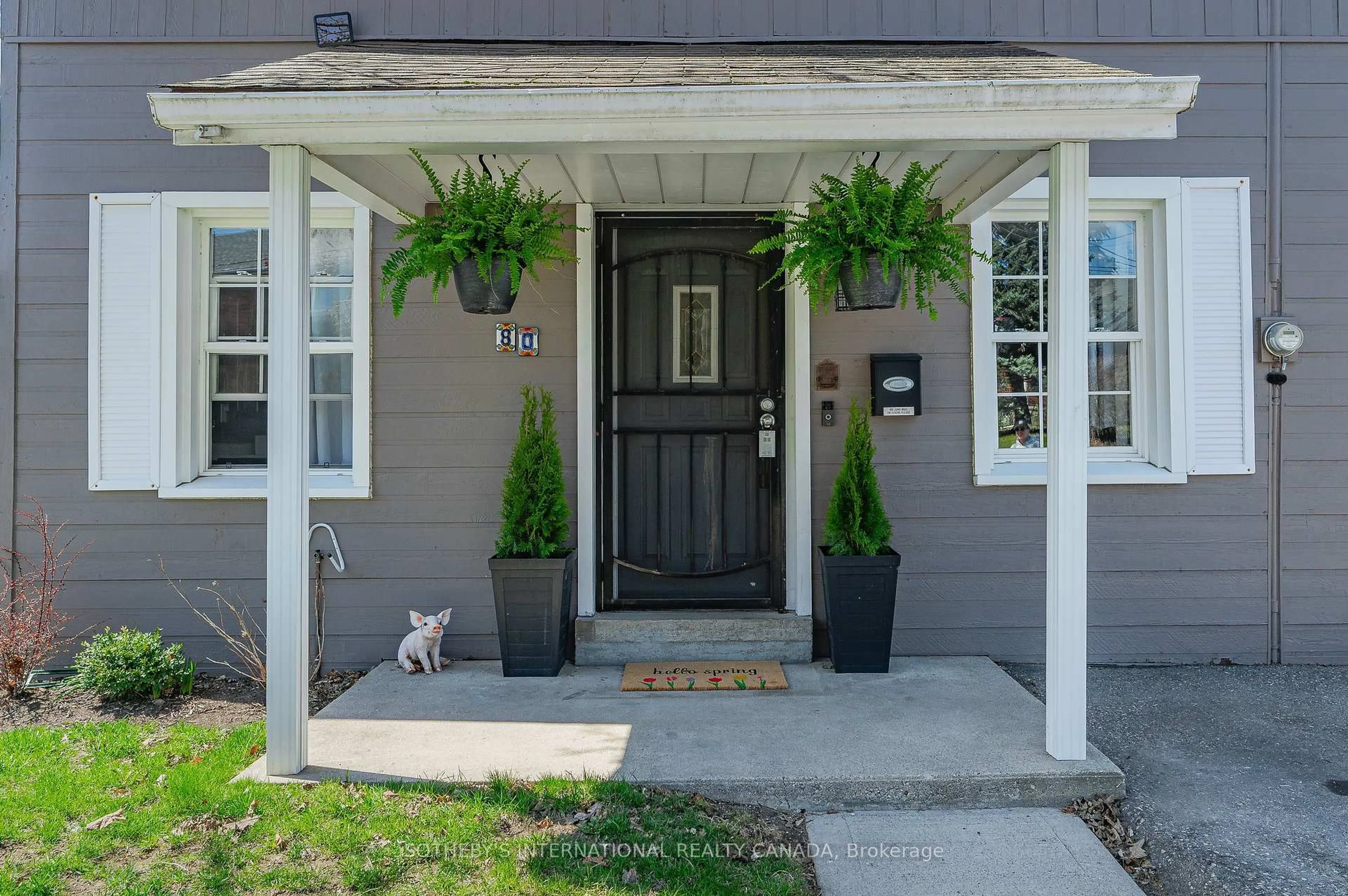 Indoor entryway for 80 Elgin St, Cambridge Ontario N1R 5H3