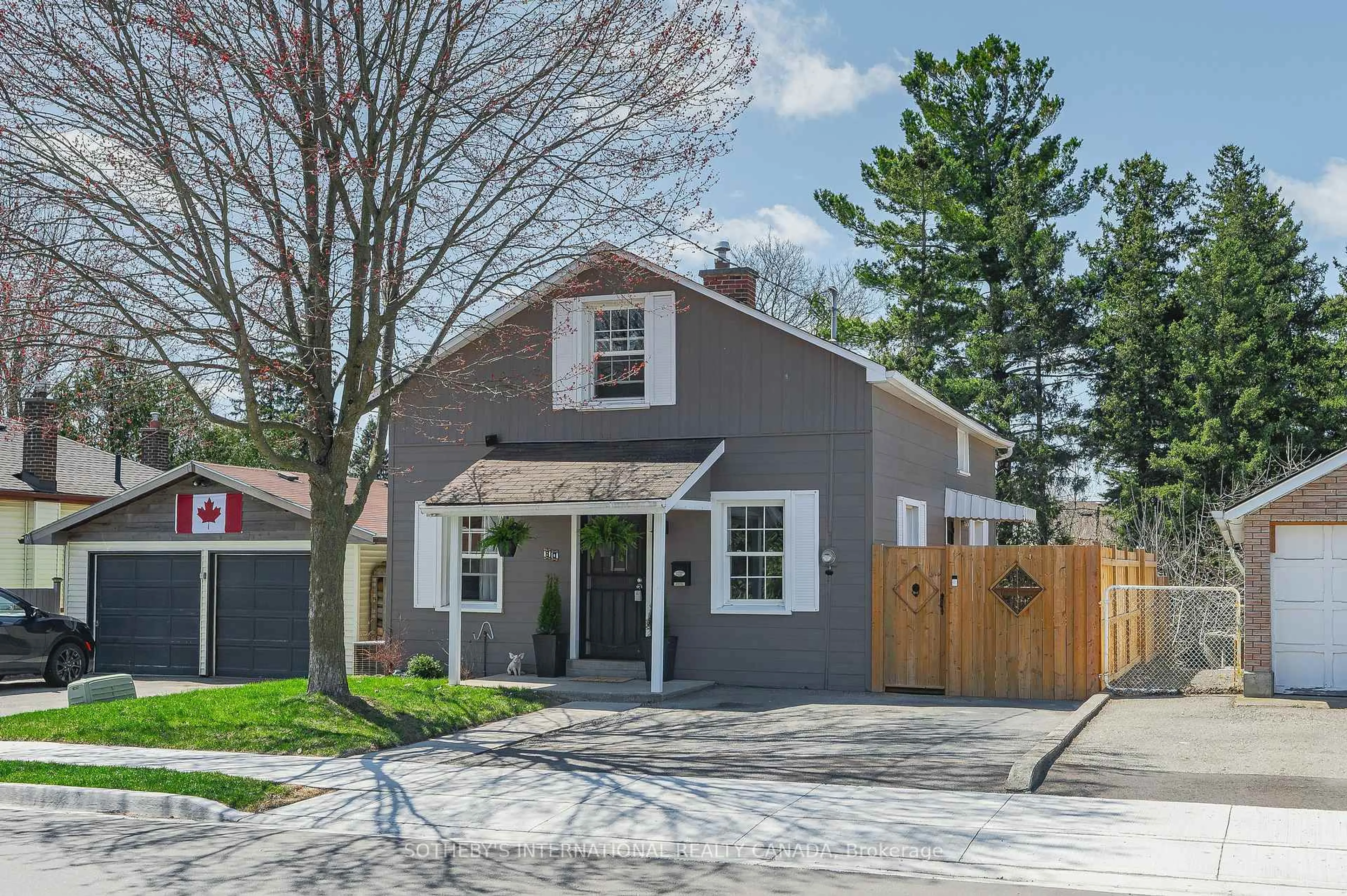 Home with vinyl exterior material, street for 80 Elgin St, Cambridge Ontario N1R 5H3