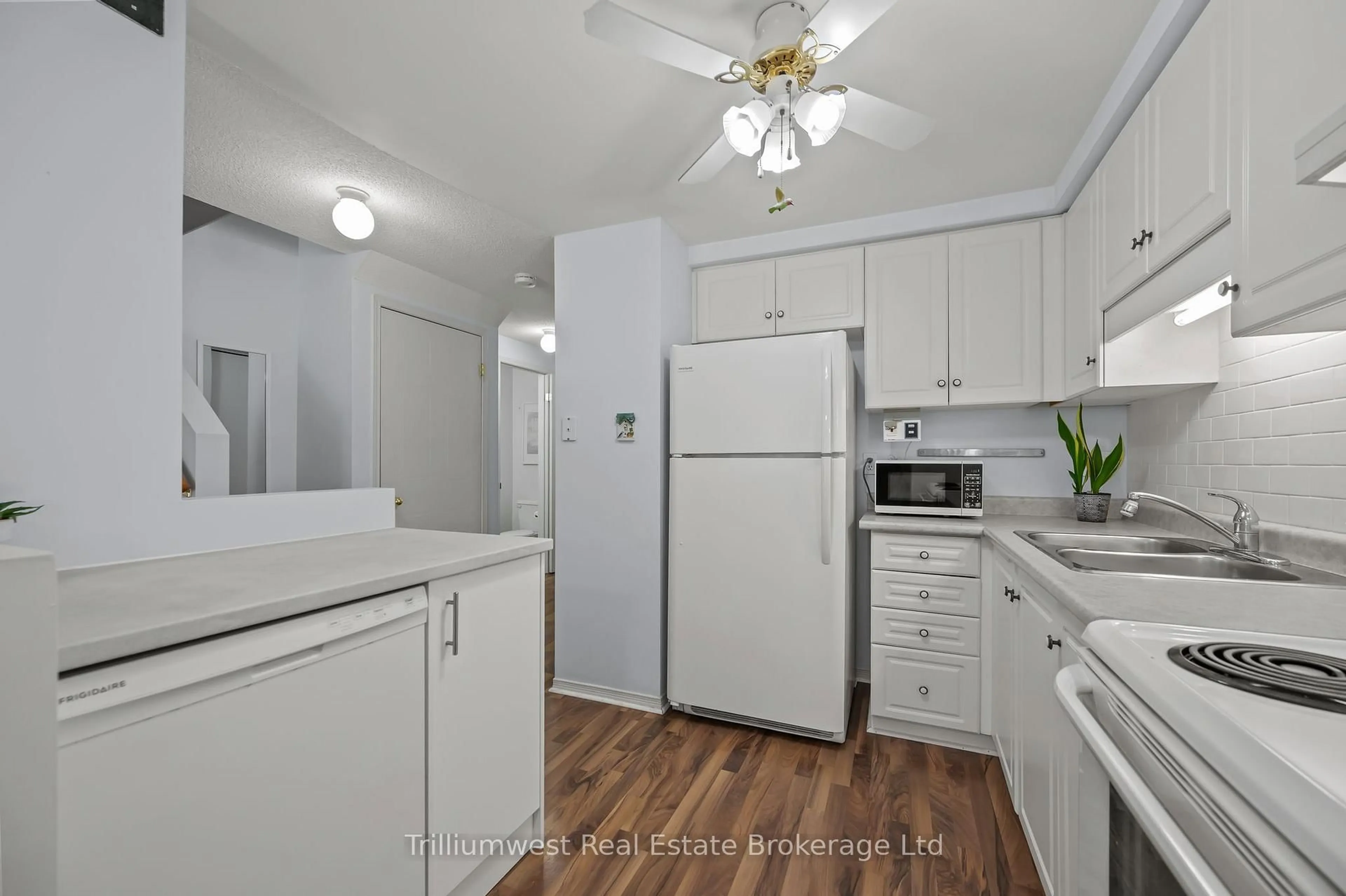 Standard kitchen, unknown for 66 Rodgers Rd #24, Guelph Ontario N1G 4Y5
