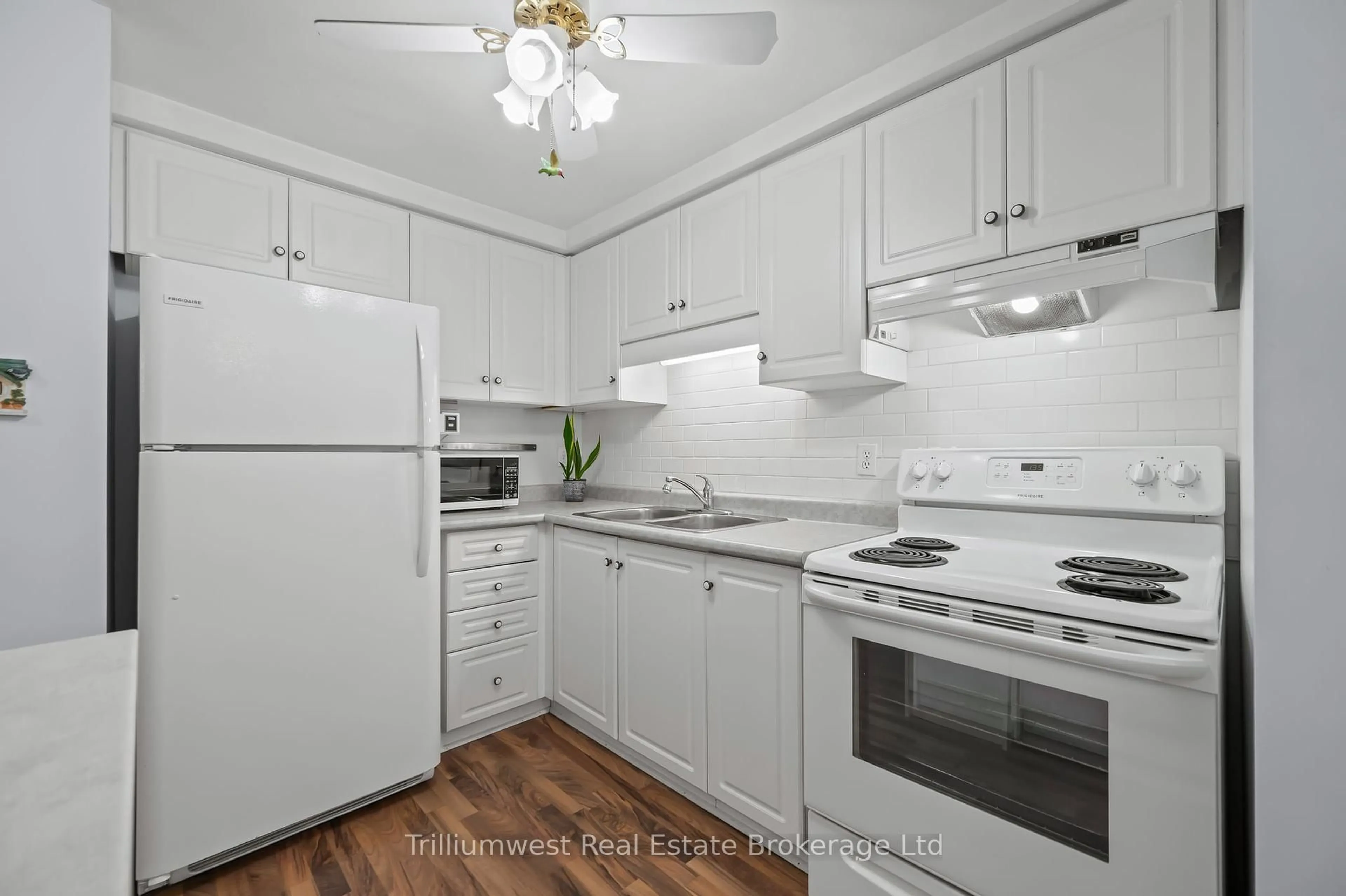 Standard kitchen, unknown for 66 Rodgers Rd #24, Guelph Ontario N1G 4Y5