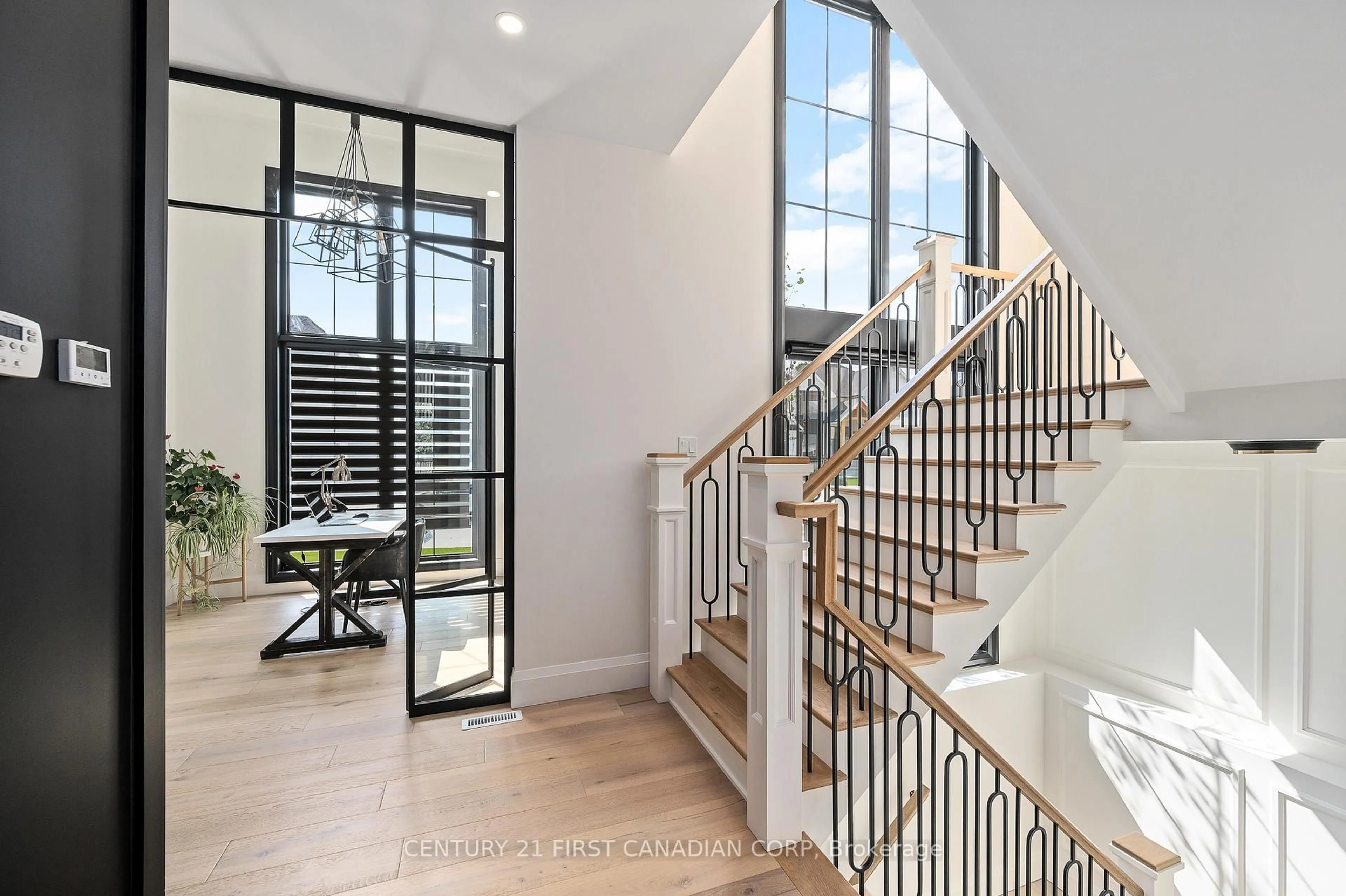 Indoor entryway for 244 FOXBOROUGH Pl, Thames Centre Ontario N0M 2P0