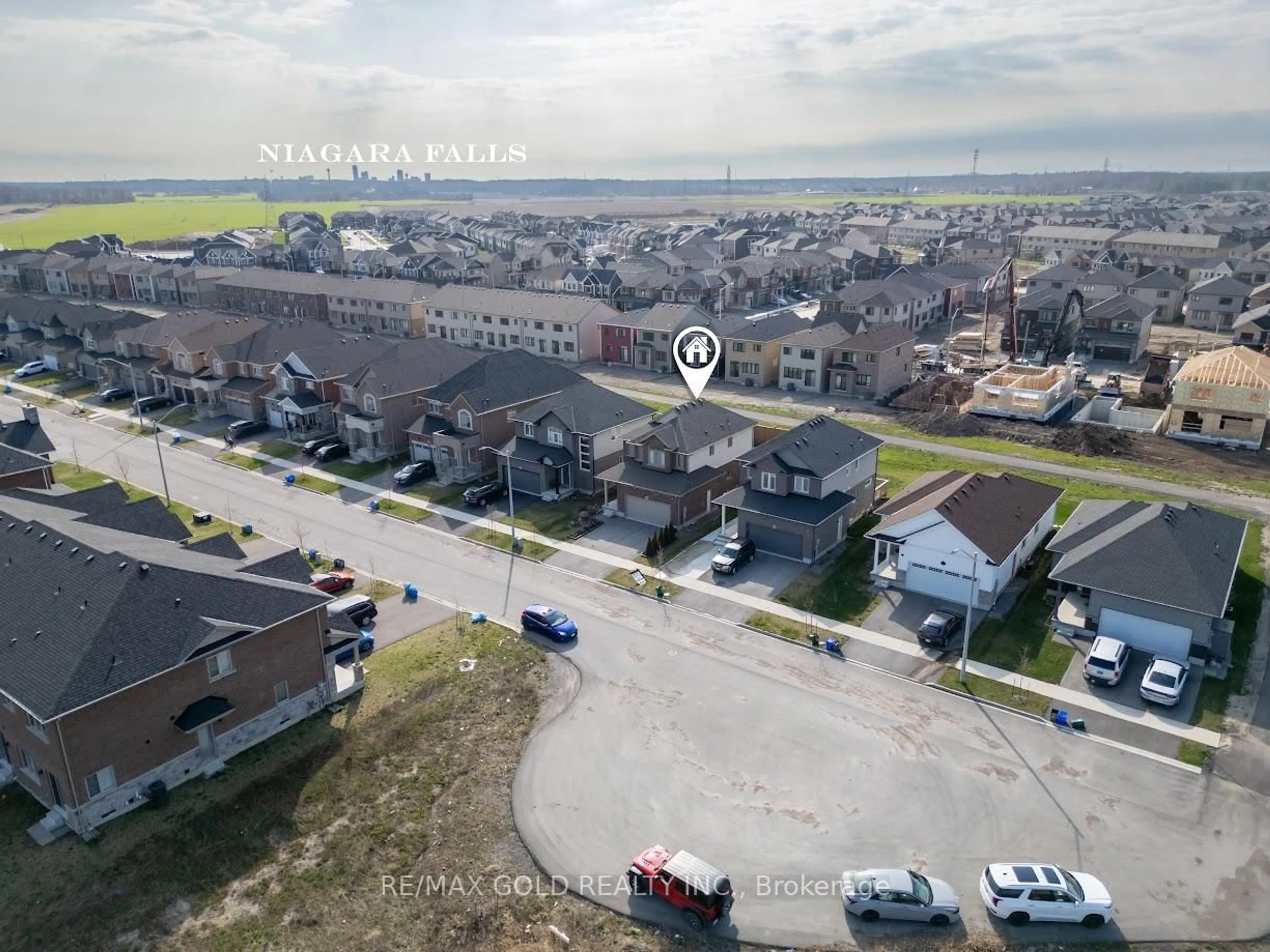 A pic from outside/outdoor area/front of a property/back of a property/a pic from drone, street for 62 Spring Crest Way, Thorold Ontario L2V 0J8