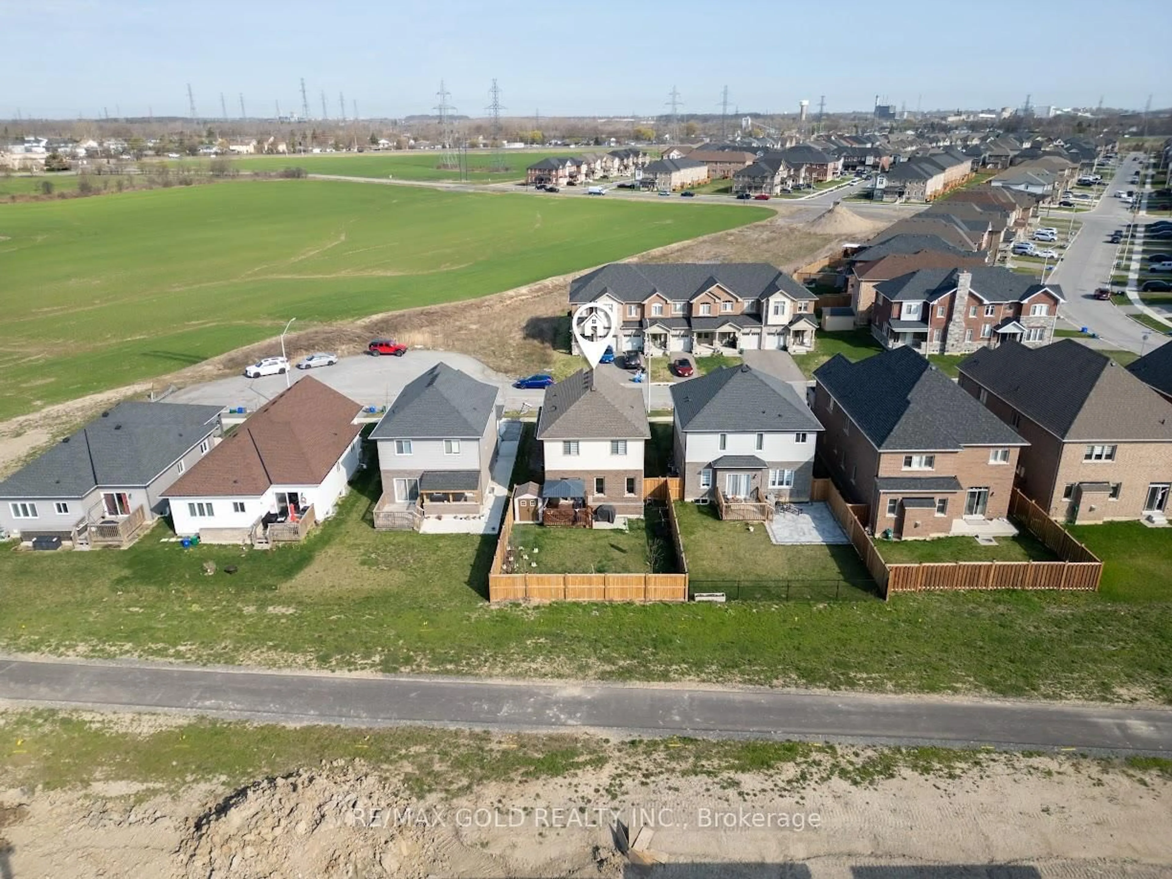 A pic from outside/outdoor area/front of a property/back of a property/a pic from drone, street for 62 Spring Crest Way, Thorold Ontario L2V 0J8