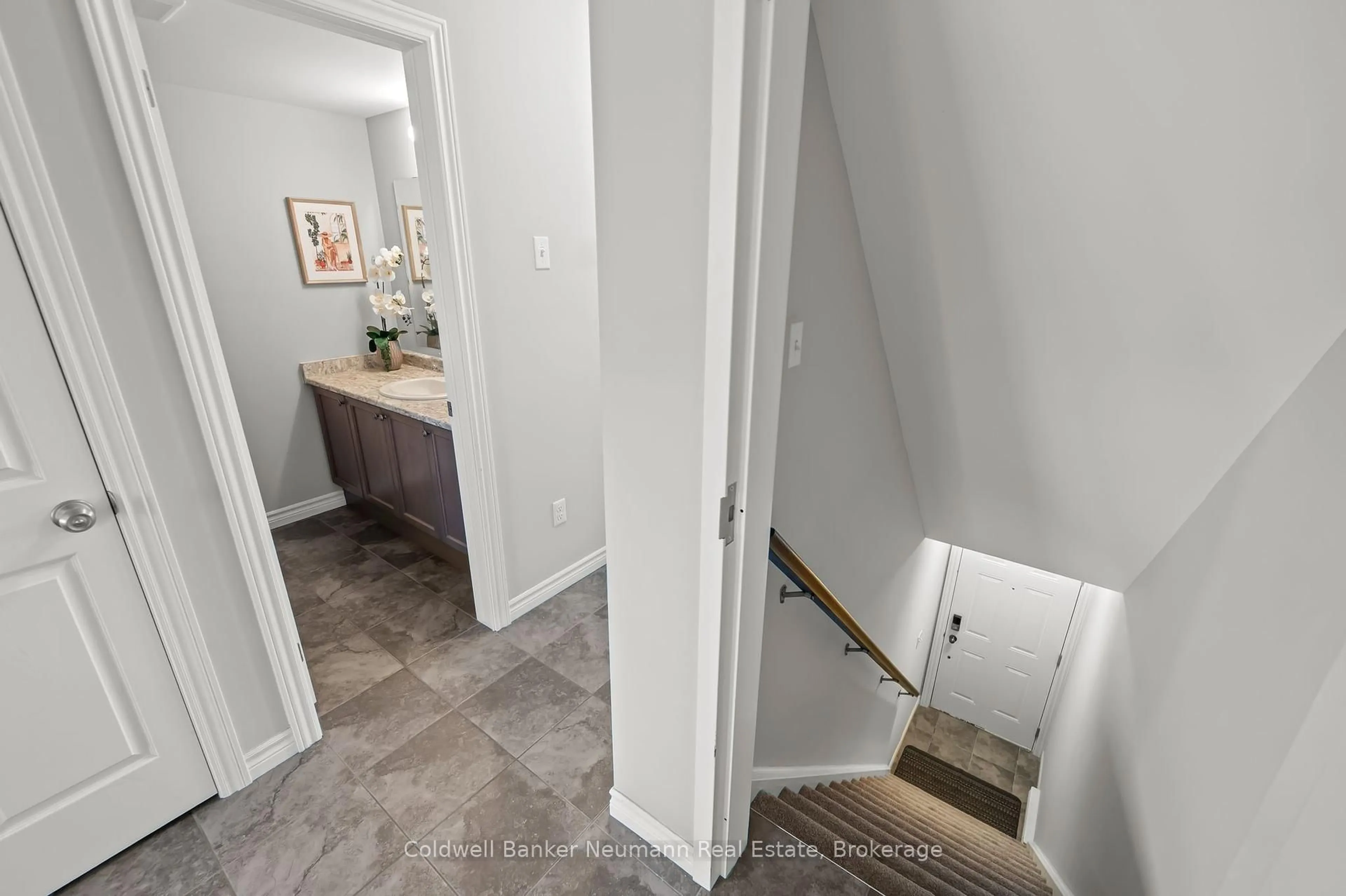 Indoor entryway for 85 Mullin Dr #11B, Guelph Ontario N1E 7M2