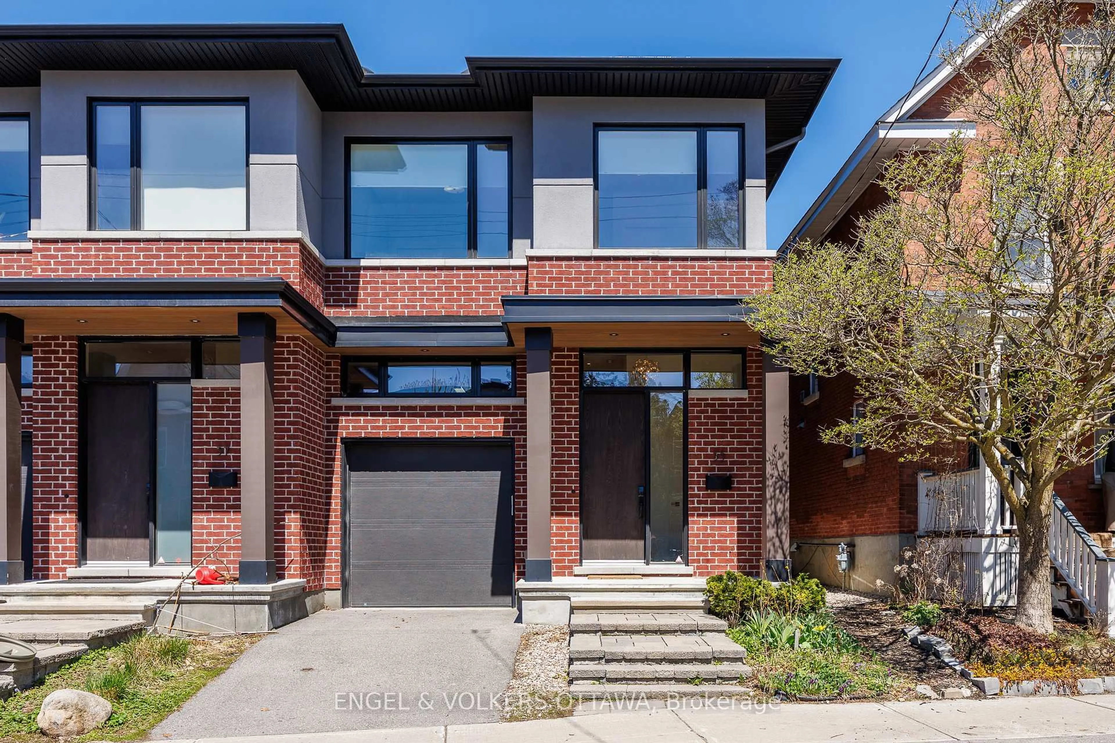 Home with brick exterior material, street for 35 Newton St, Ottawa Ontario K1S 2S6