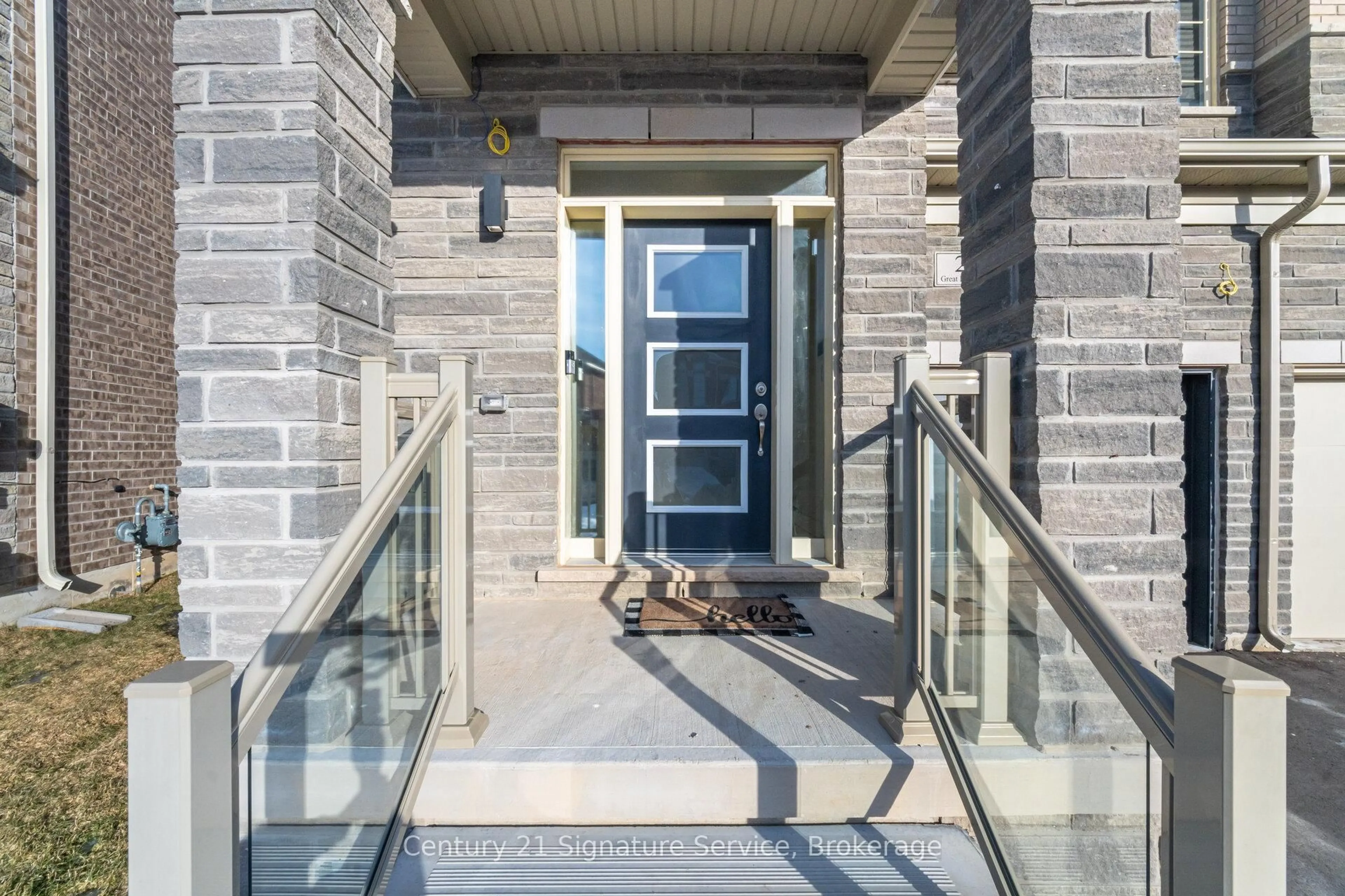 Indoor entryway for 284 Great Falls Blvd, Hamilton Ontario L8B 1Z5