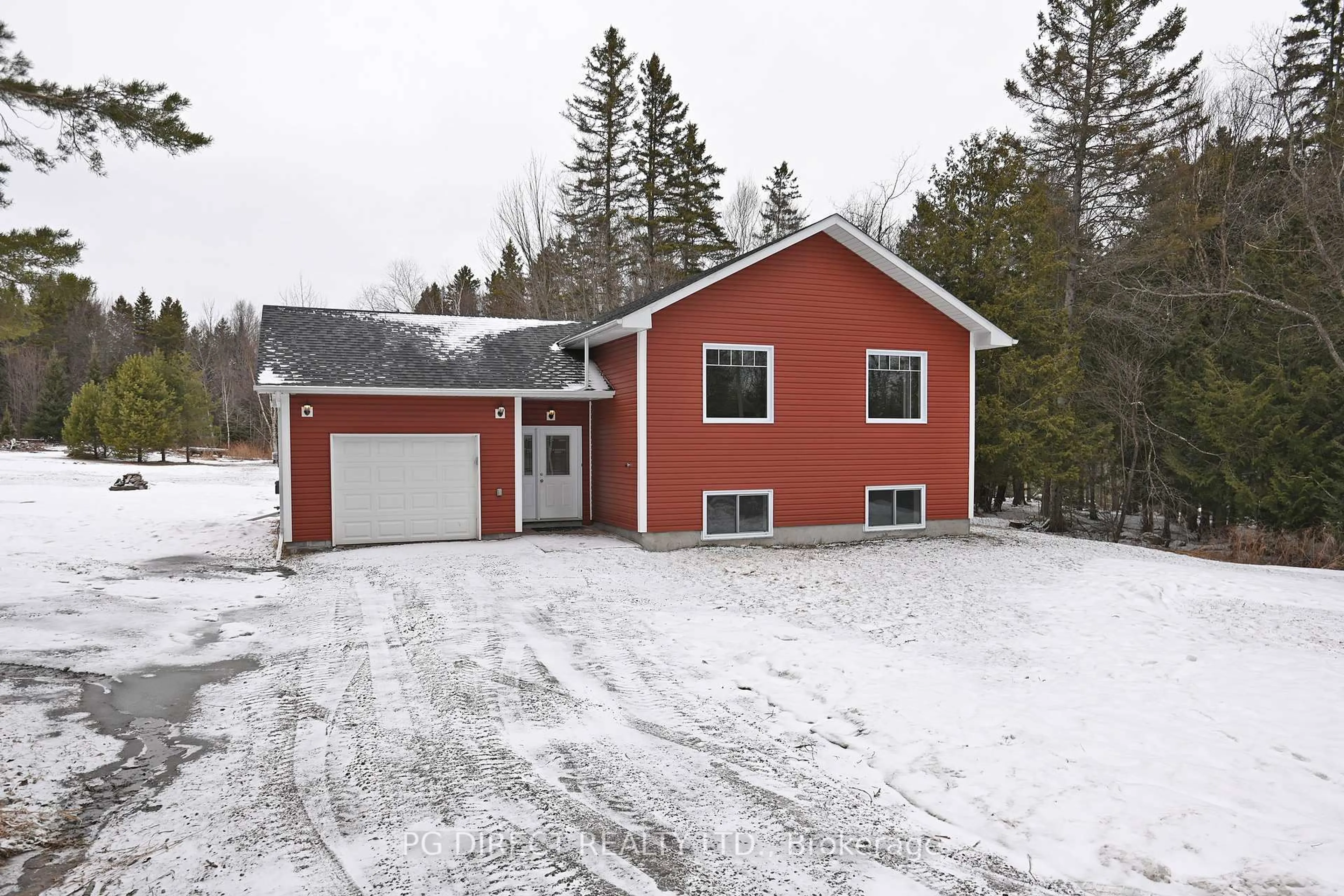 A pic from outside/outdoor area/front of a property/back of a property/a pic from drone, street for 750 Tower Dr, North Bay Ontario P1B 8G2