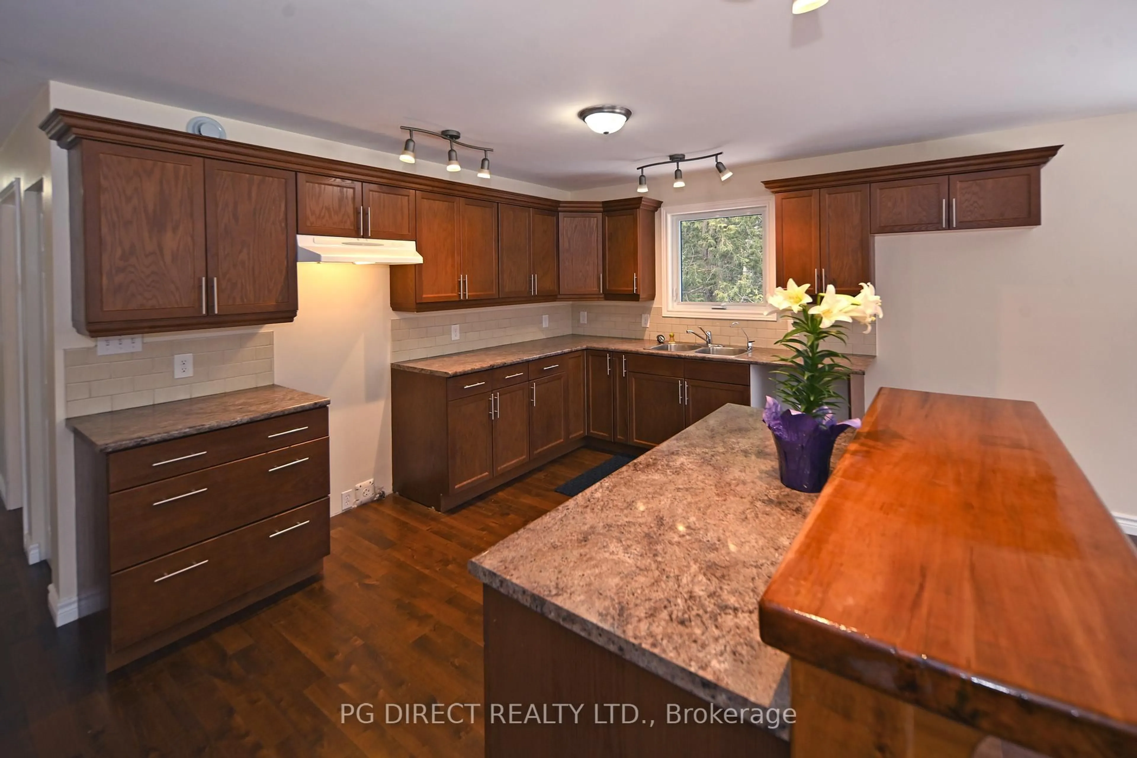 Open concept kitchen, unknown for 750 Tower Dr, North Bay Ontario P1B 8G2
