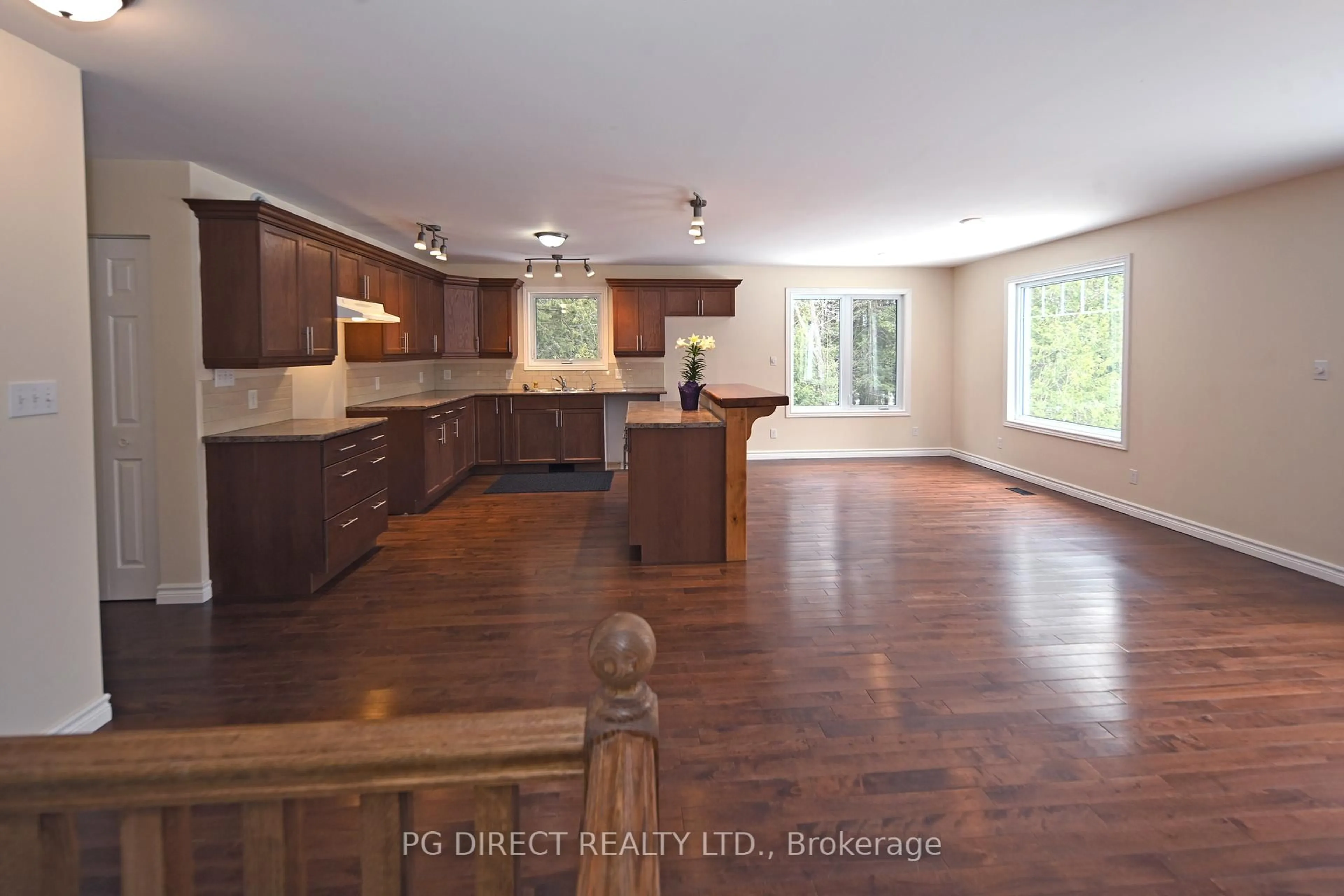 Open concept kitchen, wood/laminate floor for 750 Tower Dr, North Bay Ontario P1B 8G2