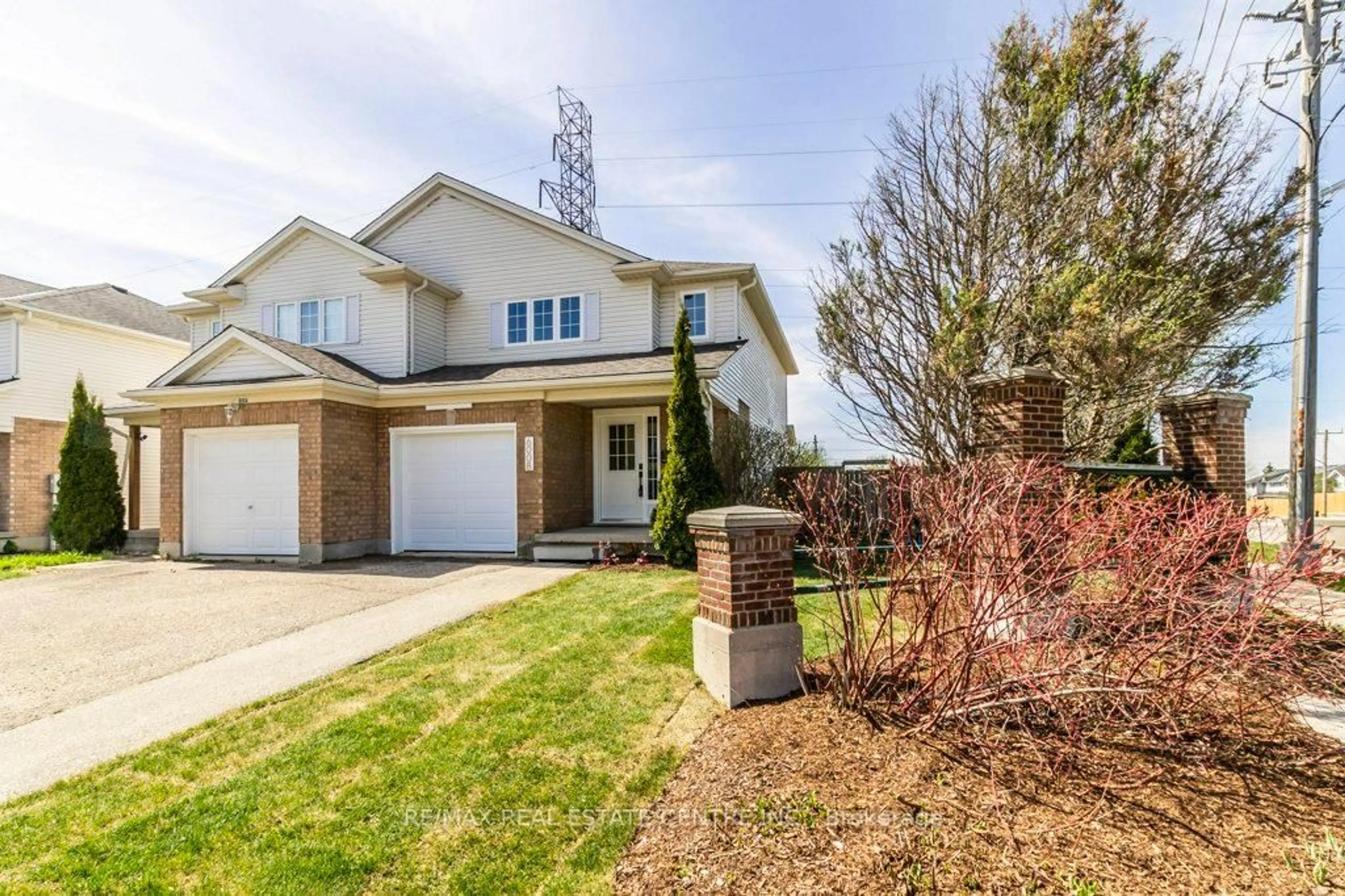 Home with brick exterior material, street for 600B Brandenberg Blvd, Waterloo Ontario N2T 2V3