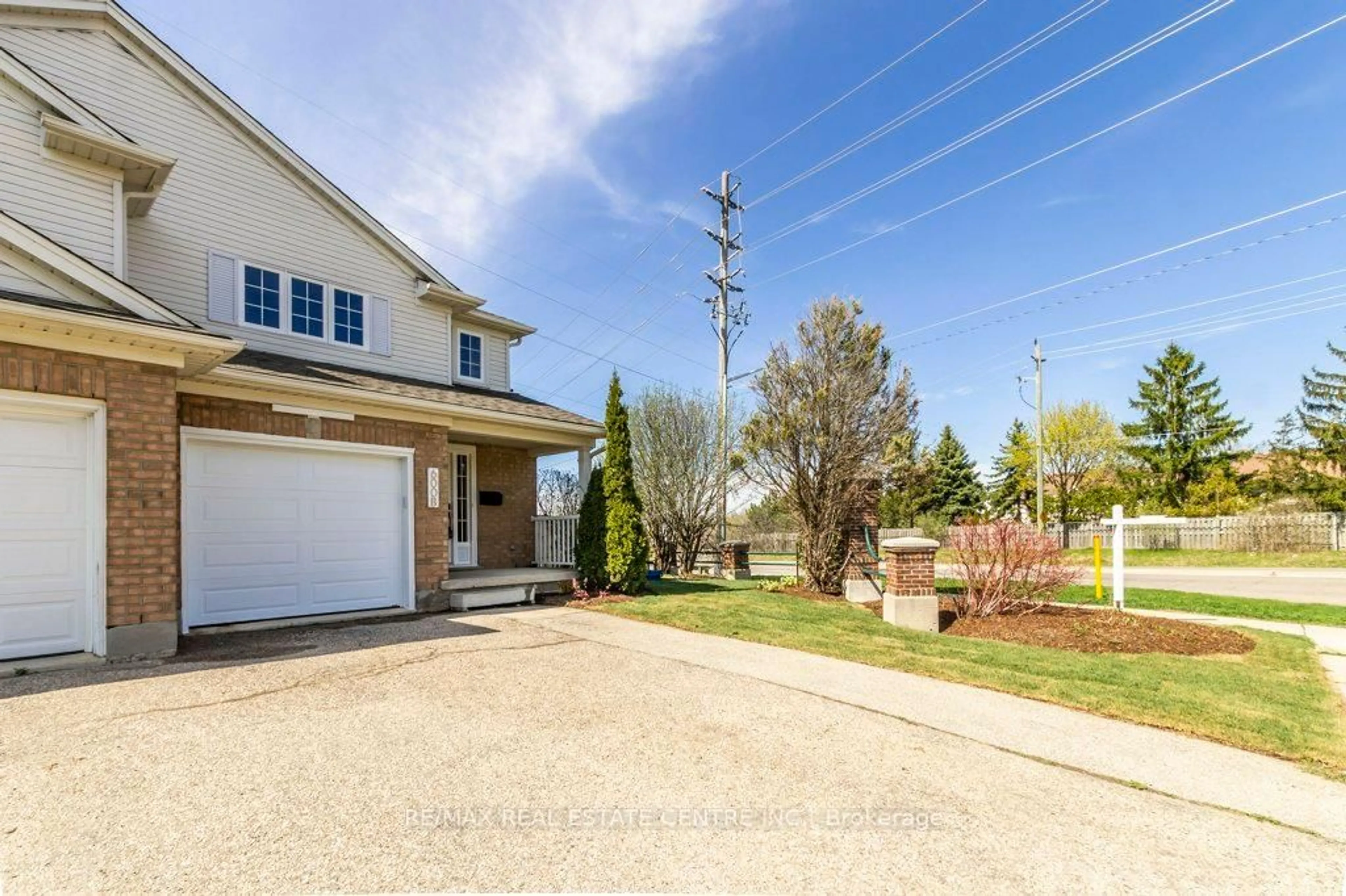 A pic from outside/outdoor area/front of a property/back of a property/a pic from drone, street for 600B Brandenberg Blvd, Waterloo Ontario N2T 2V3