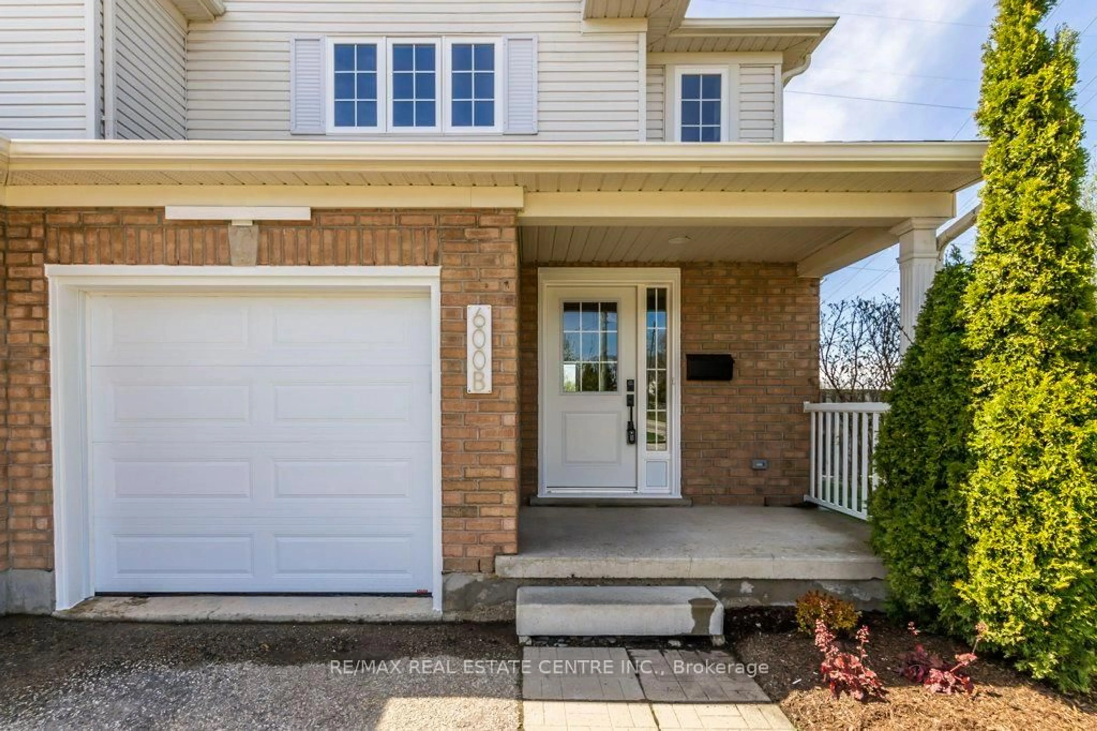 Home with brick exterior material, street for 600B Brandenberg Blvd, Waterloo Ontario N2T 2V3