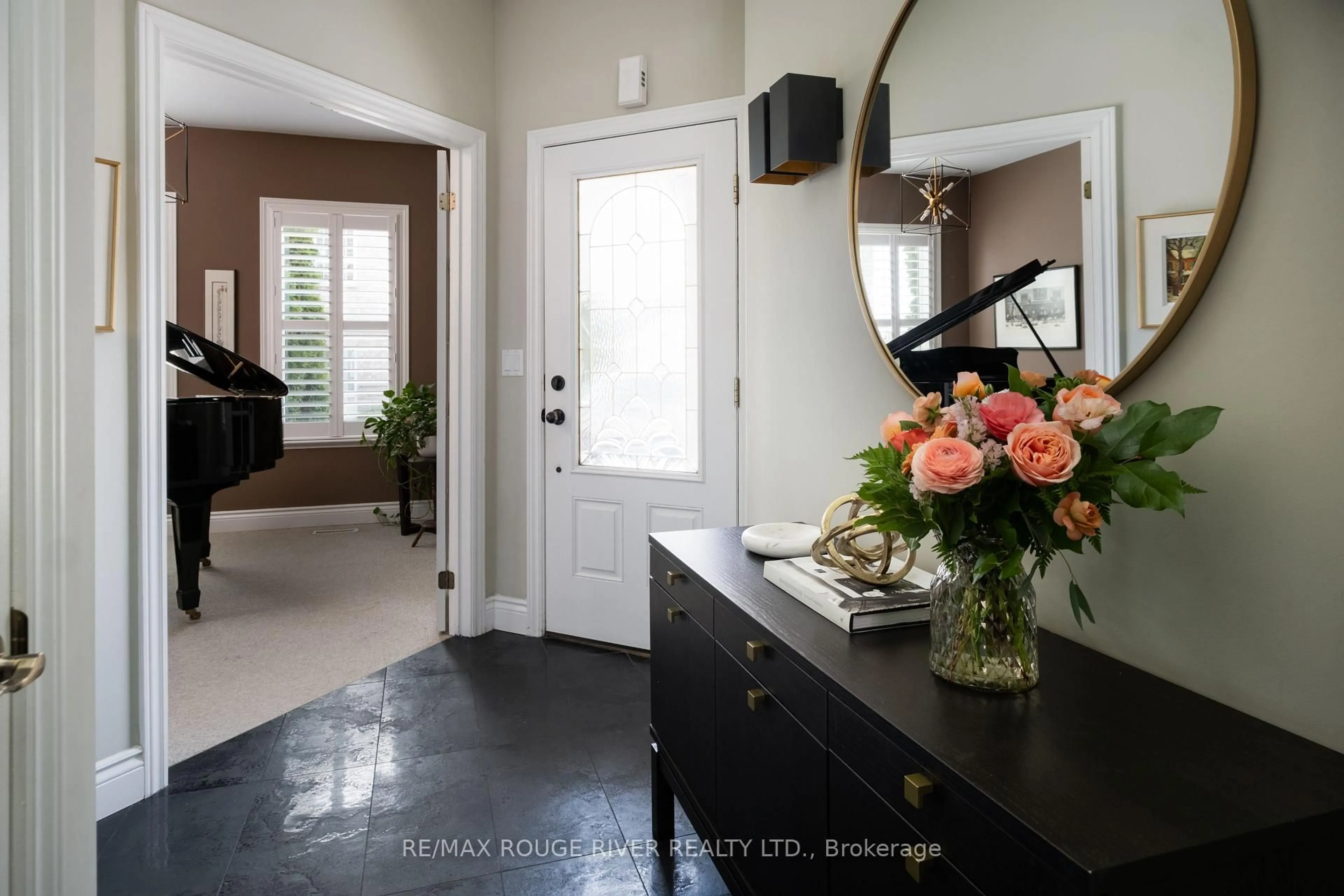 Indoor entryway for 120 Universtiy Ave #403, Cobourg Ontario K9A 0A9