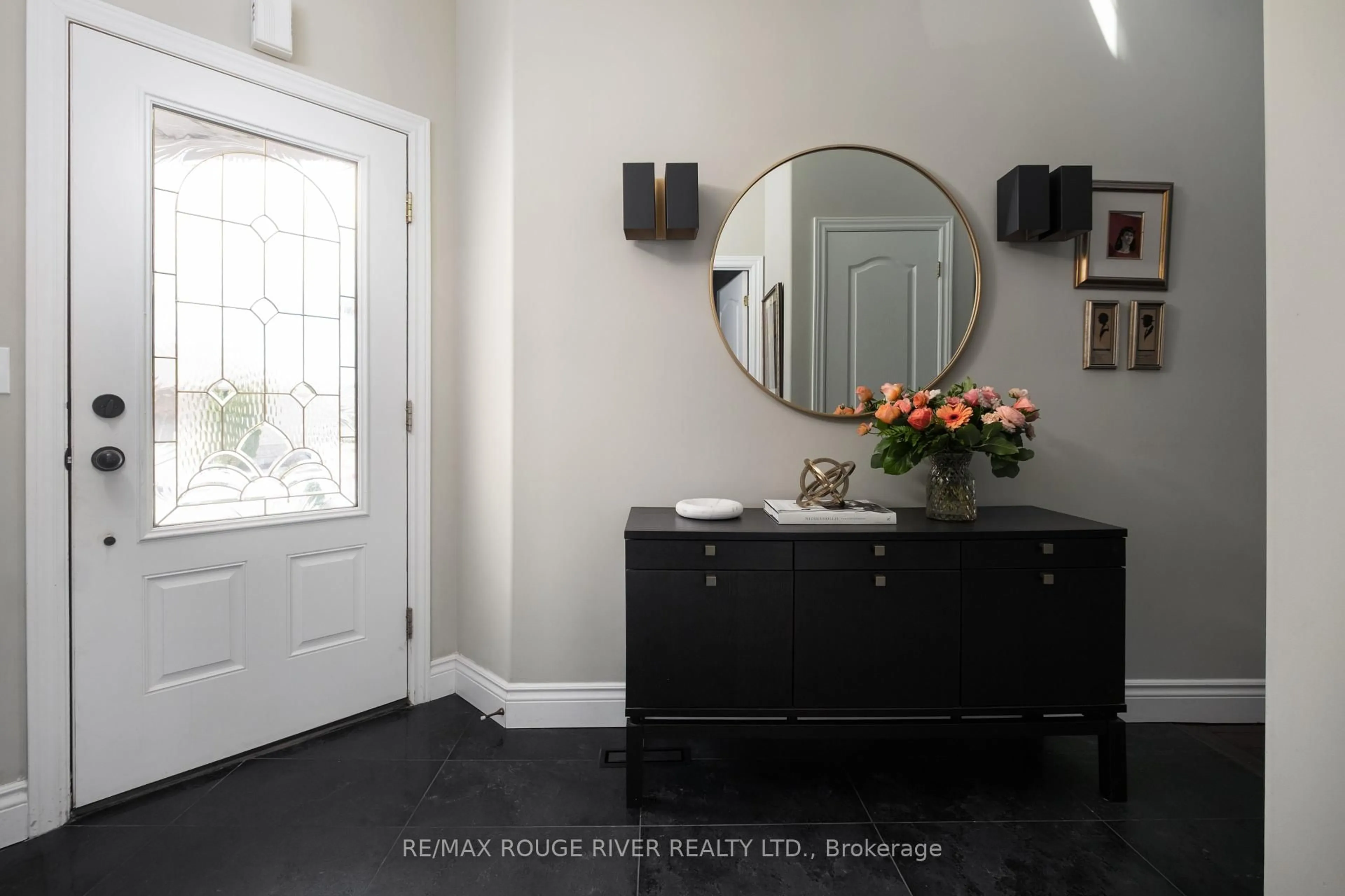 Indoor entryway for 120 Universtiy Ave #403, Cobourg Ontario K9A 0A9