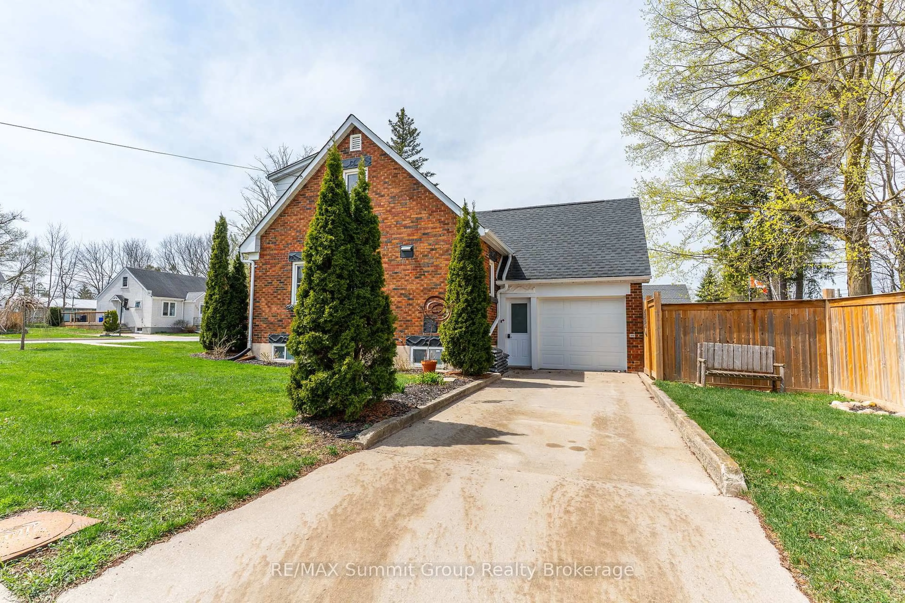 Home with brick exterior material, street for 142 7th St, Hanover Ontario N4N 1G4