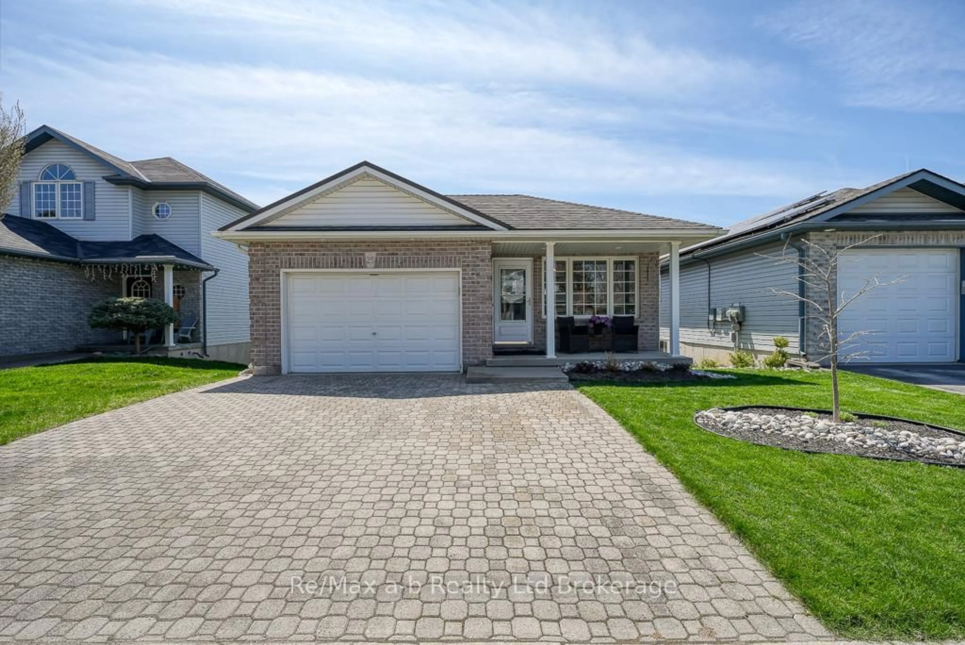 Home with vinyl exterior material, street for 25 Rossiter Rd, Ingersoll Ontario N5C 4C9