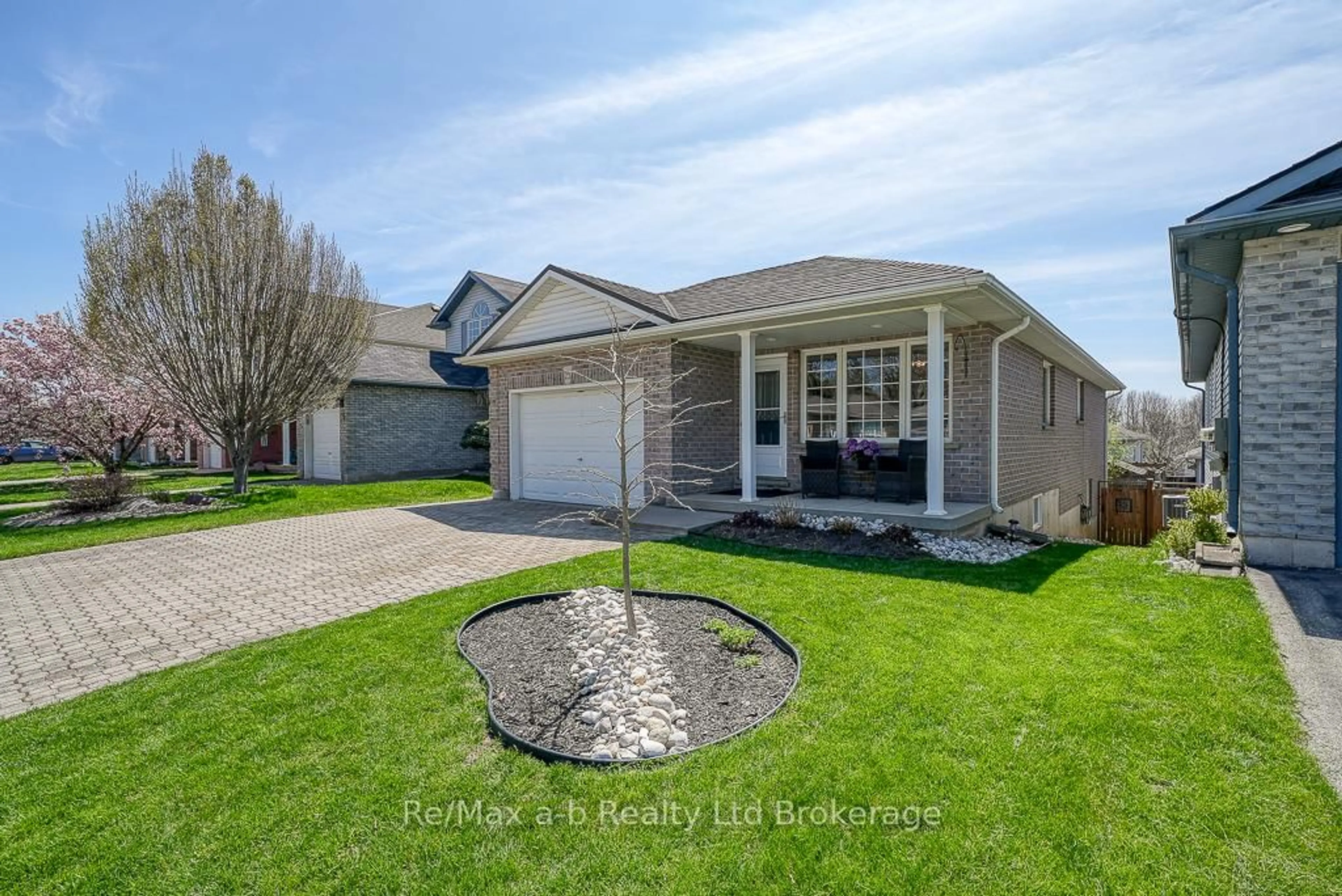 Unknown for 25 Rossiter Rd, Ingersoll Ontario N5C 4C9