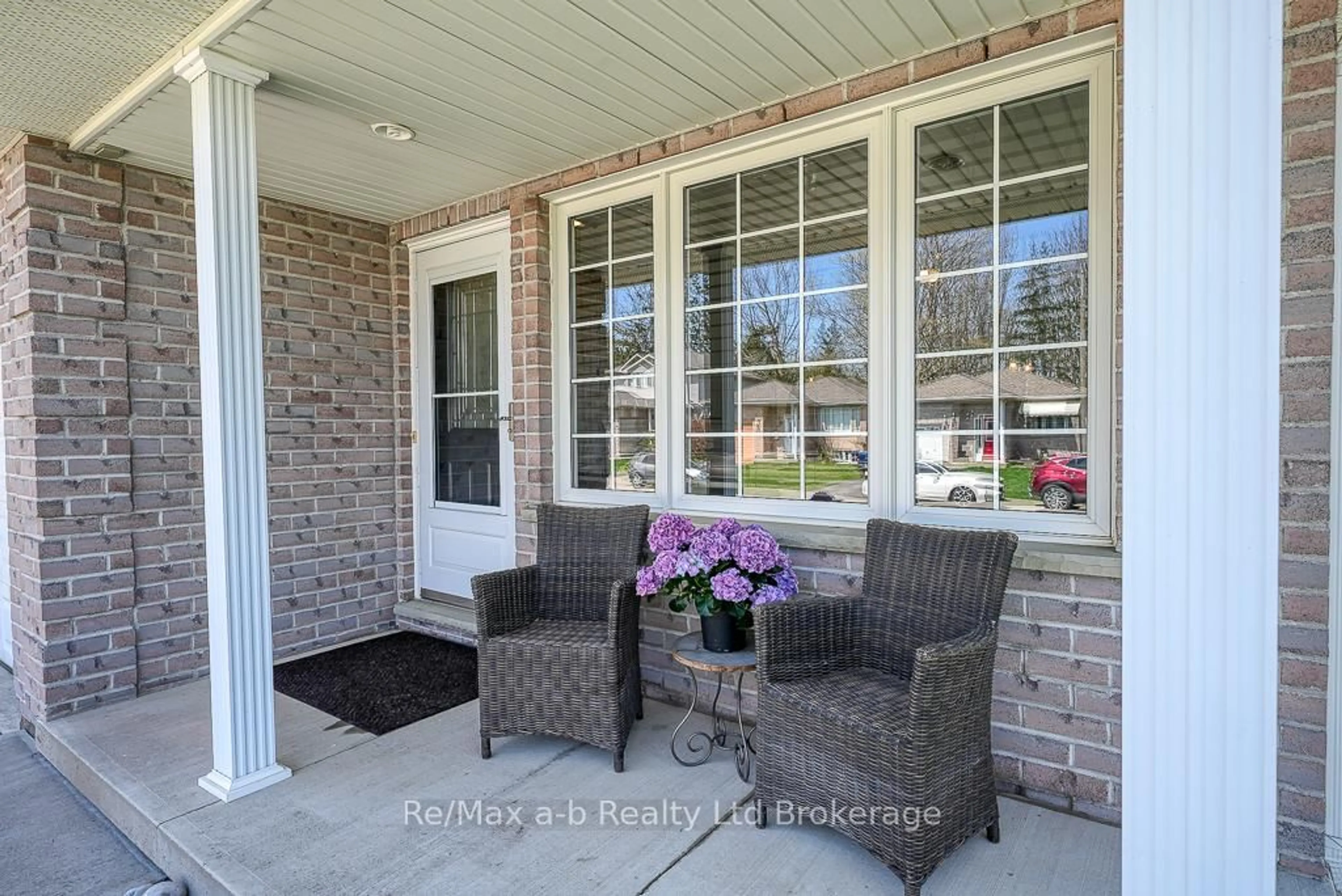 Patio, street for 25 Rossiter Rd, Ingersoll Ontario N5C 4C9