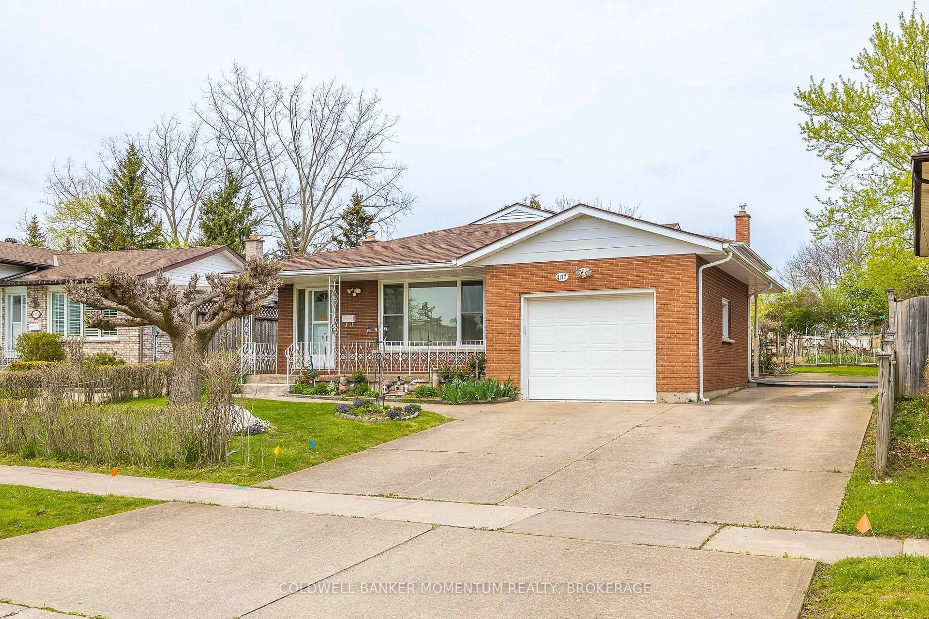 Home with brick exterior material, street for 4177 BROOKDALE Dr, Niagara Falls Ontario L2H 2A9