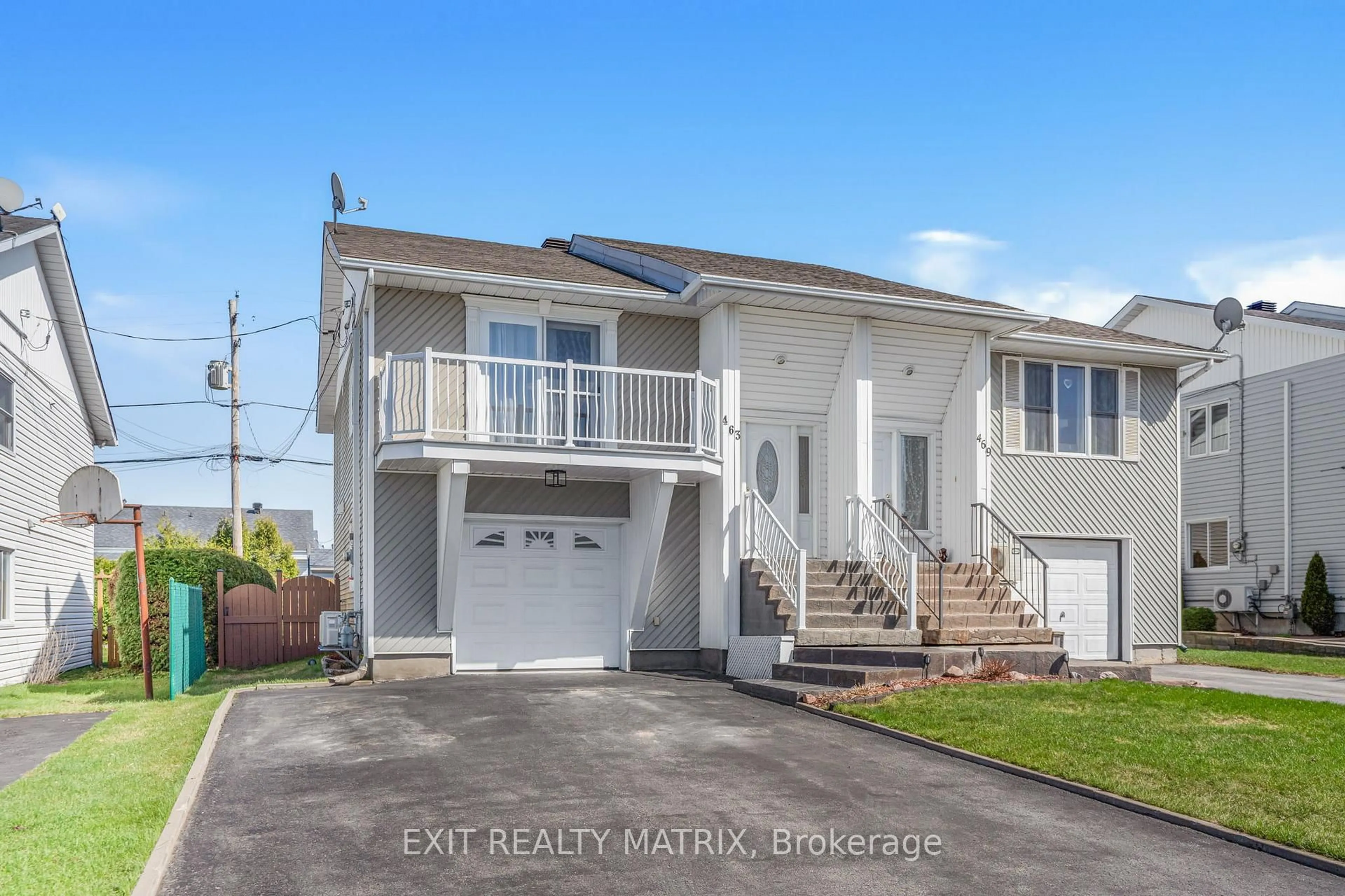 Home with vinyl exterior material, street for 463 Tupper St, Hawkesbury Ontario K6A 3L8