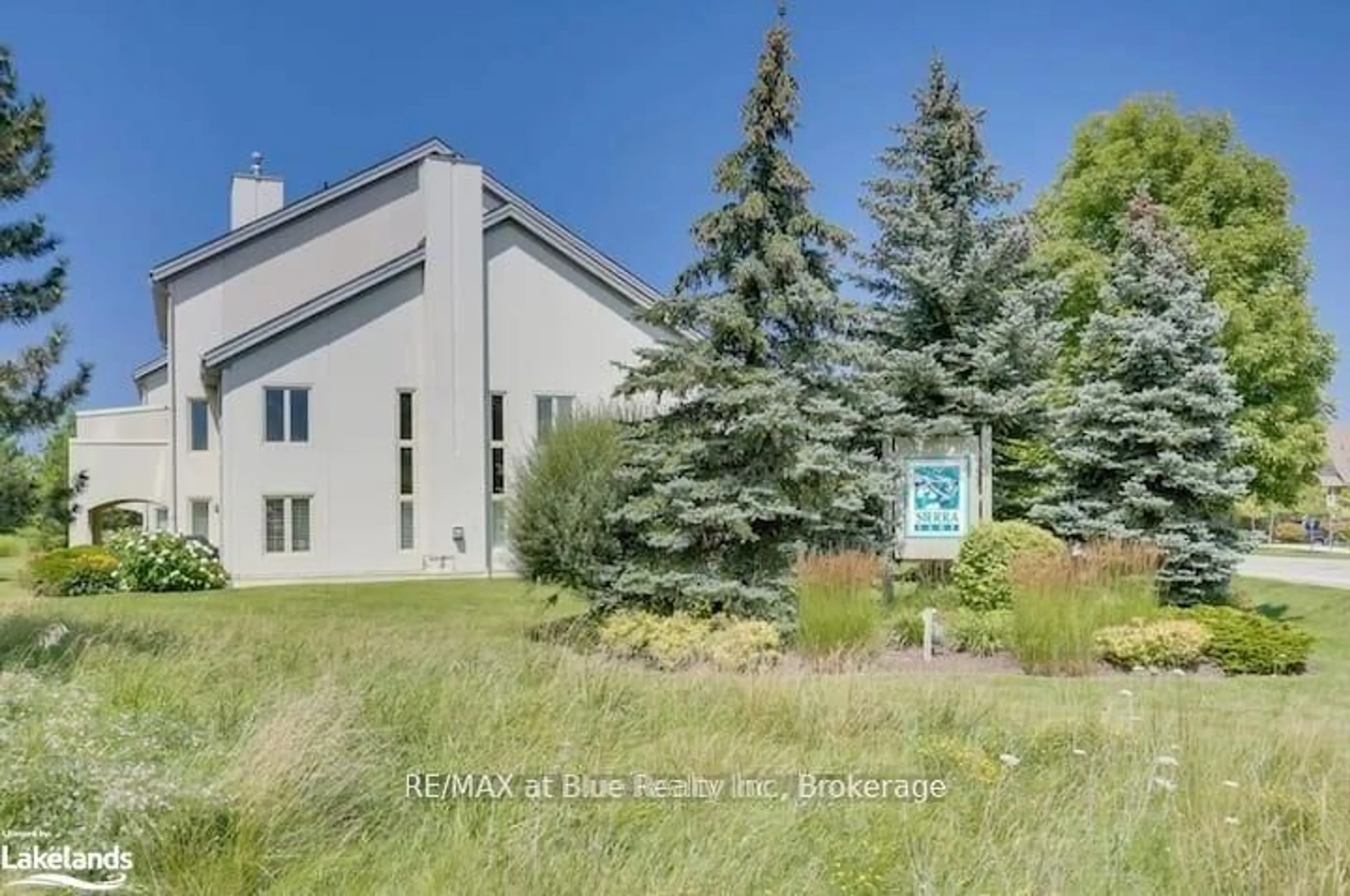 A pic from outside/outdoor area/front of a property/back of a property/a pic from drone, unknown for 110 Fairway Crt #112, Blue Mountains Ontario L9Y 0P8