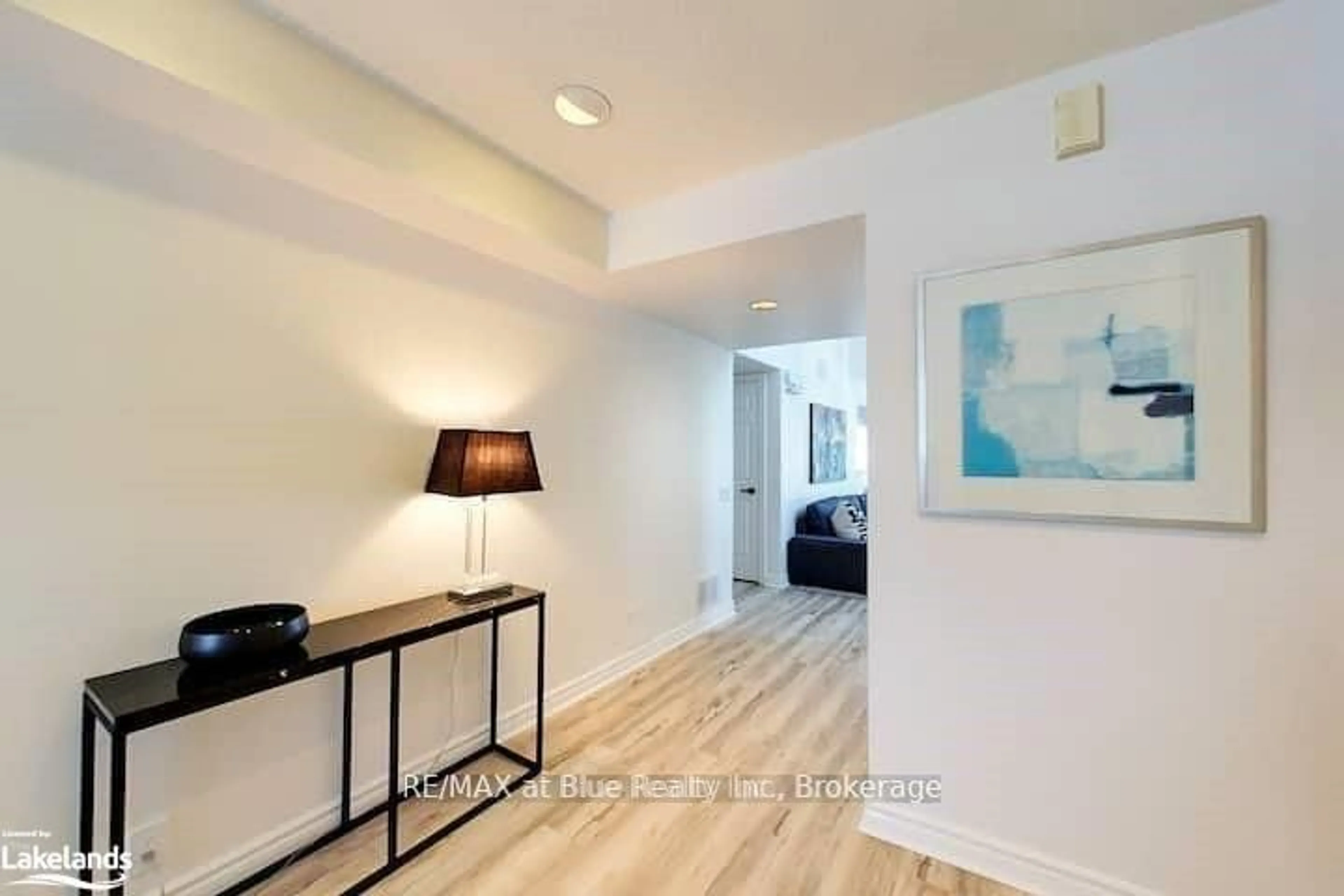 Indoor entryway for 110 Fairway Crt #112, Blue Mountains Ontario L9Y 0P8