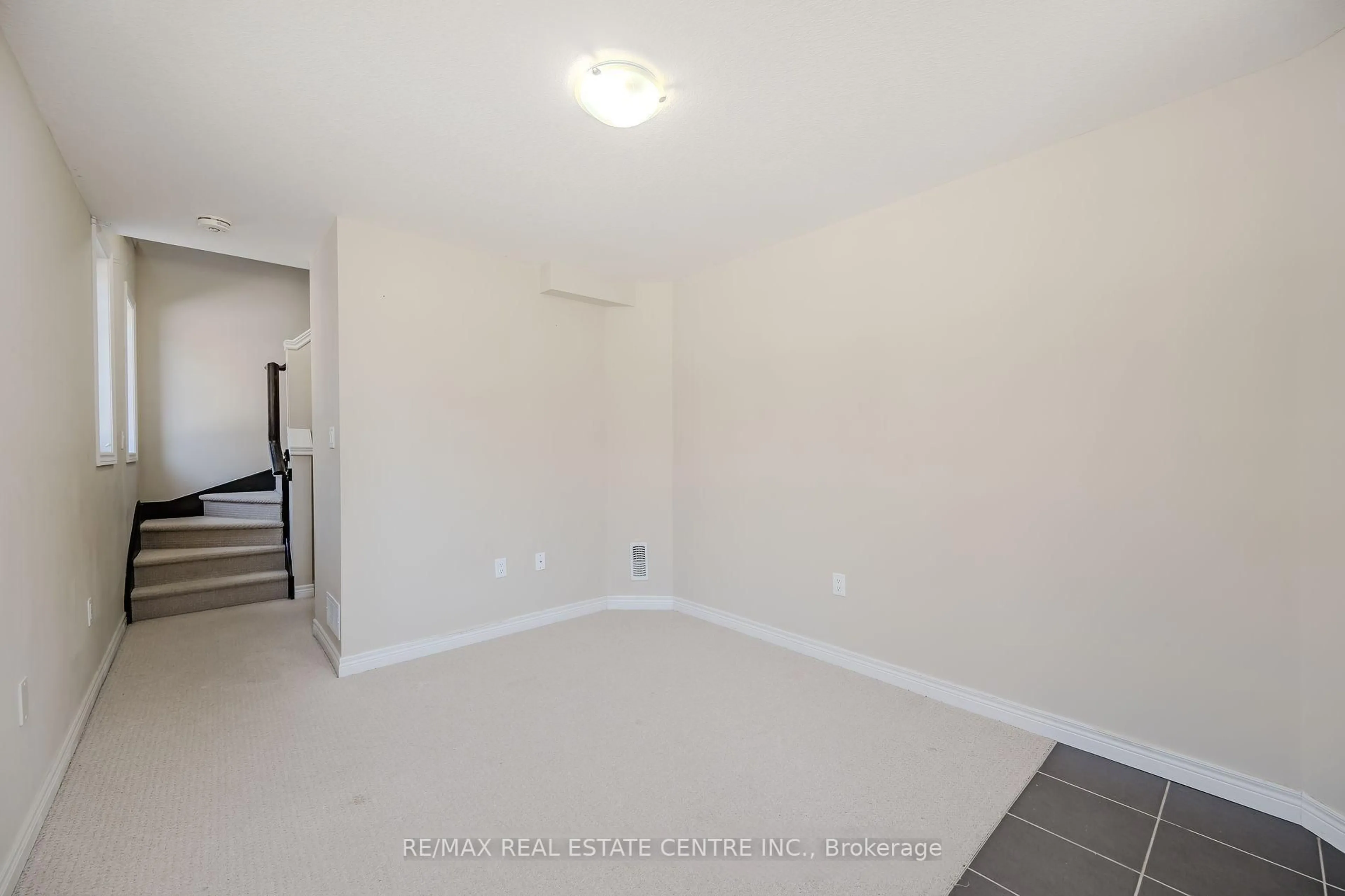 A pic of a room for 1 Cheps Lane, Hamilton Ontario L9G 0G7