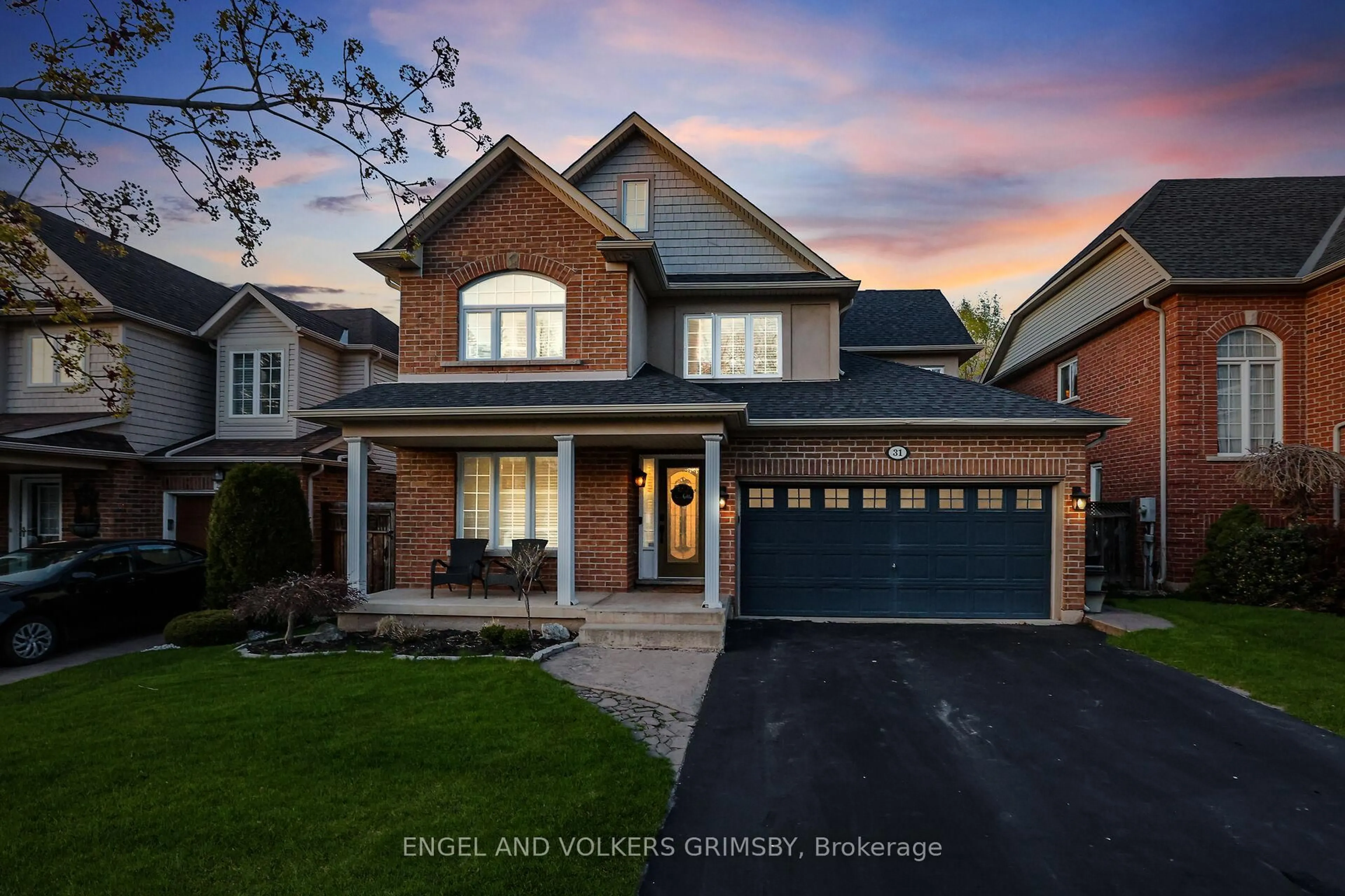 Home with brick exterior material, street for 31 Chardonnay Pl, Grimsby Ontario L3M 5S6