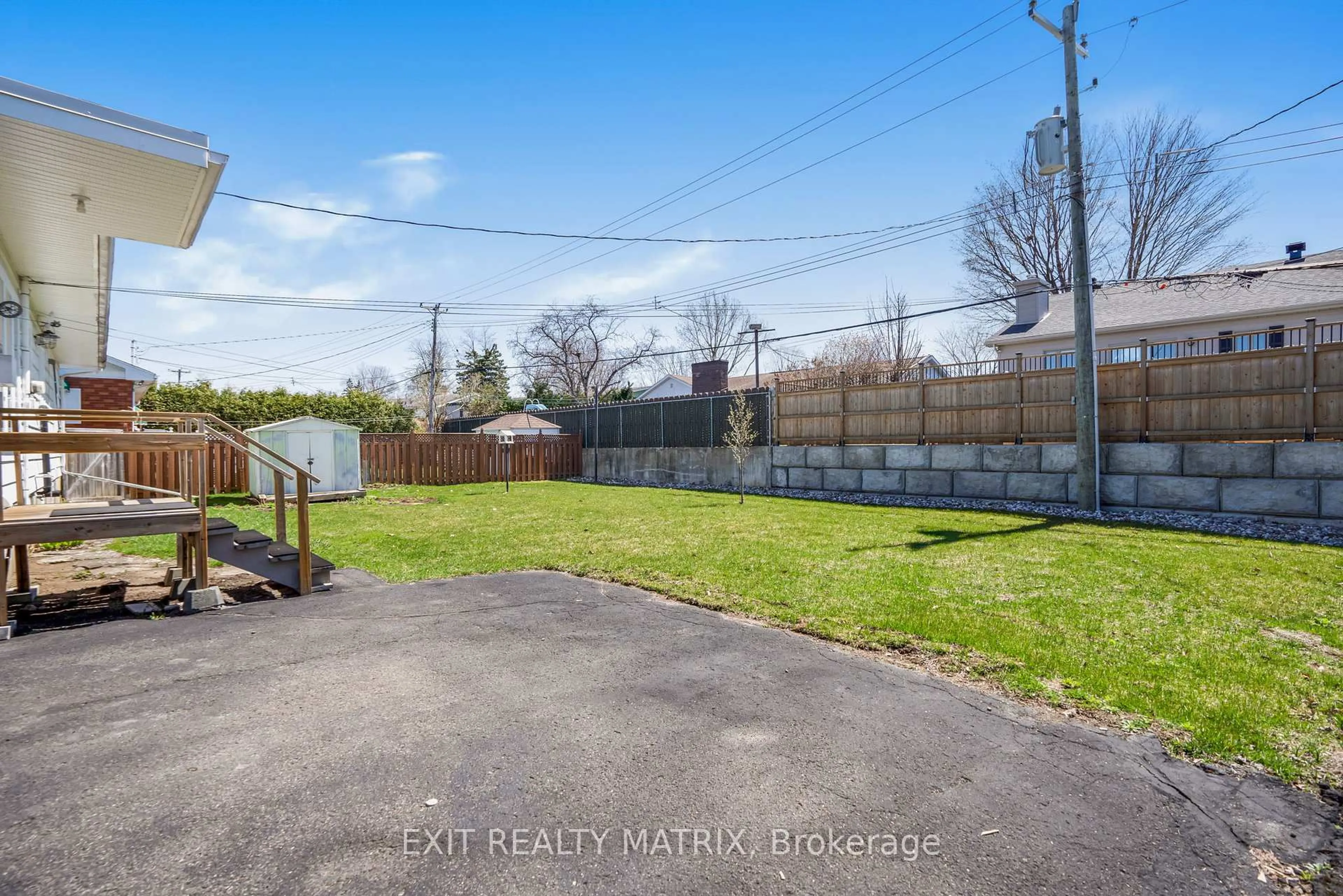 Patio, water/lake/river/ocean view for 470 Cecile Blvd, Hawkesbury Ontario K6A 1N9