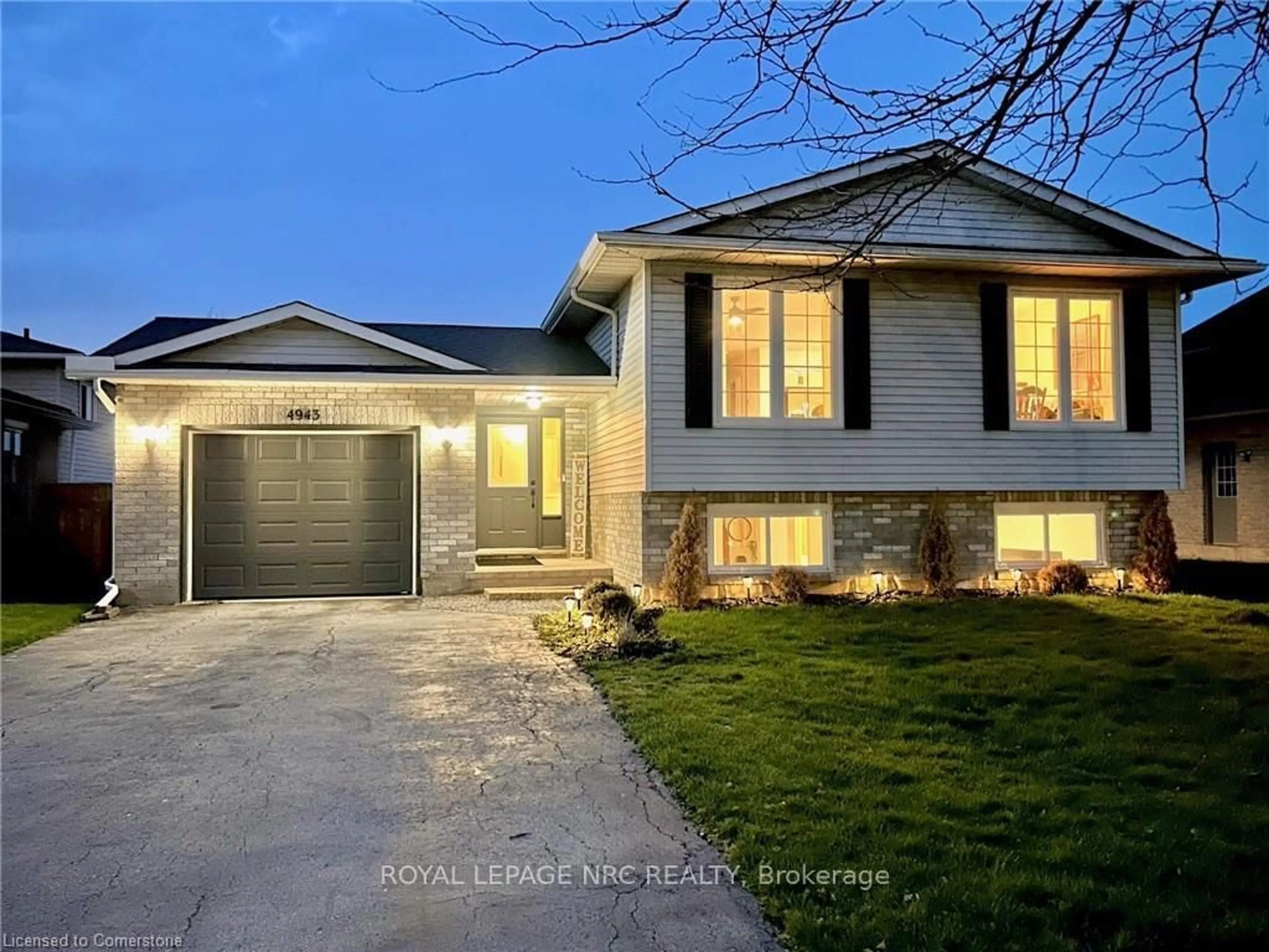 Home with vinyl exterior material, street for 4943 Homestead Dr, Lincoln Ontario L3J 0C7