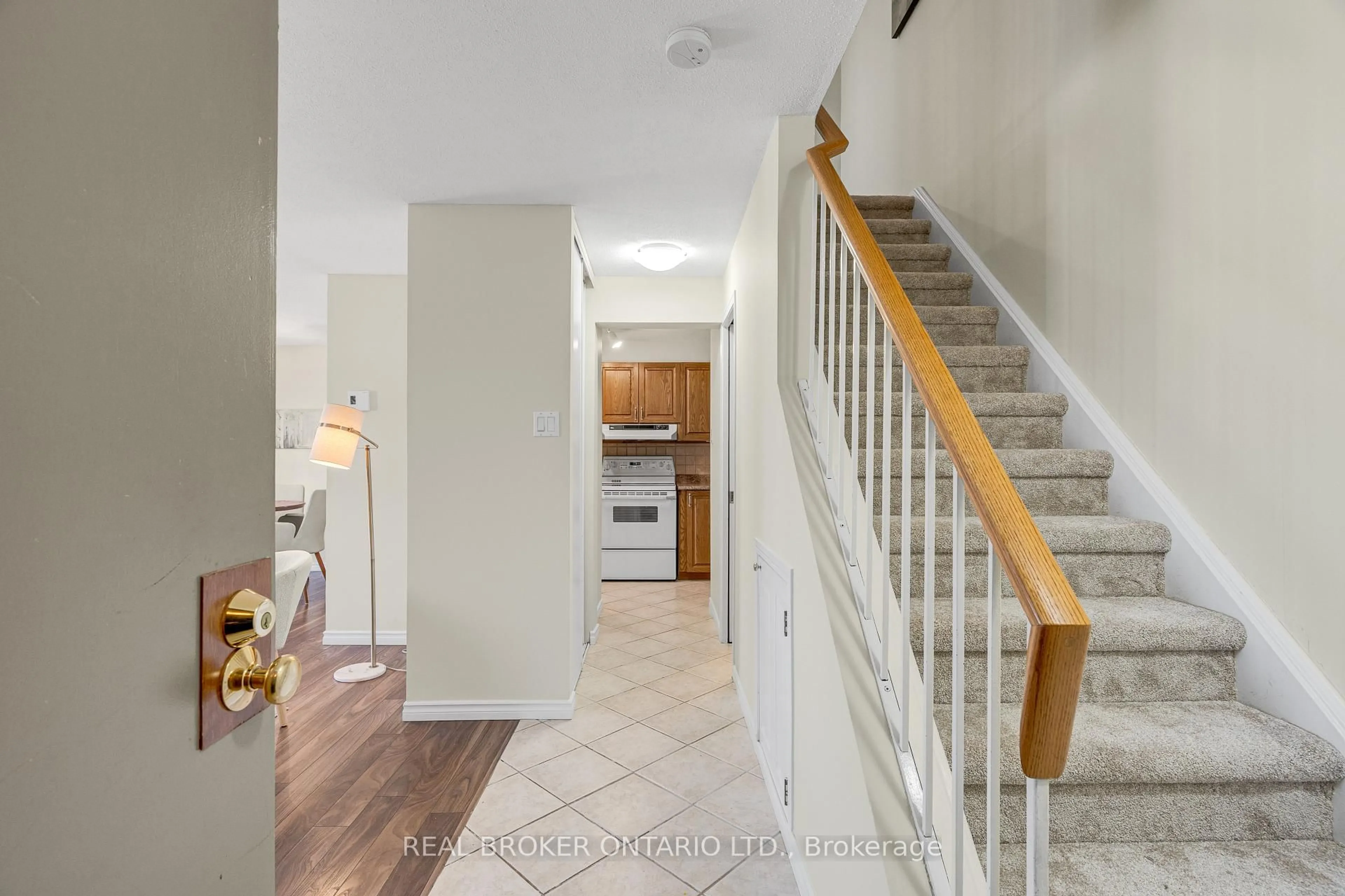 Indoor entryway for 53 Sherway Dr #5, Ottawa Ontario K2J 2K3