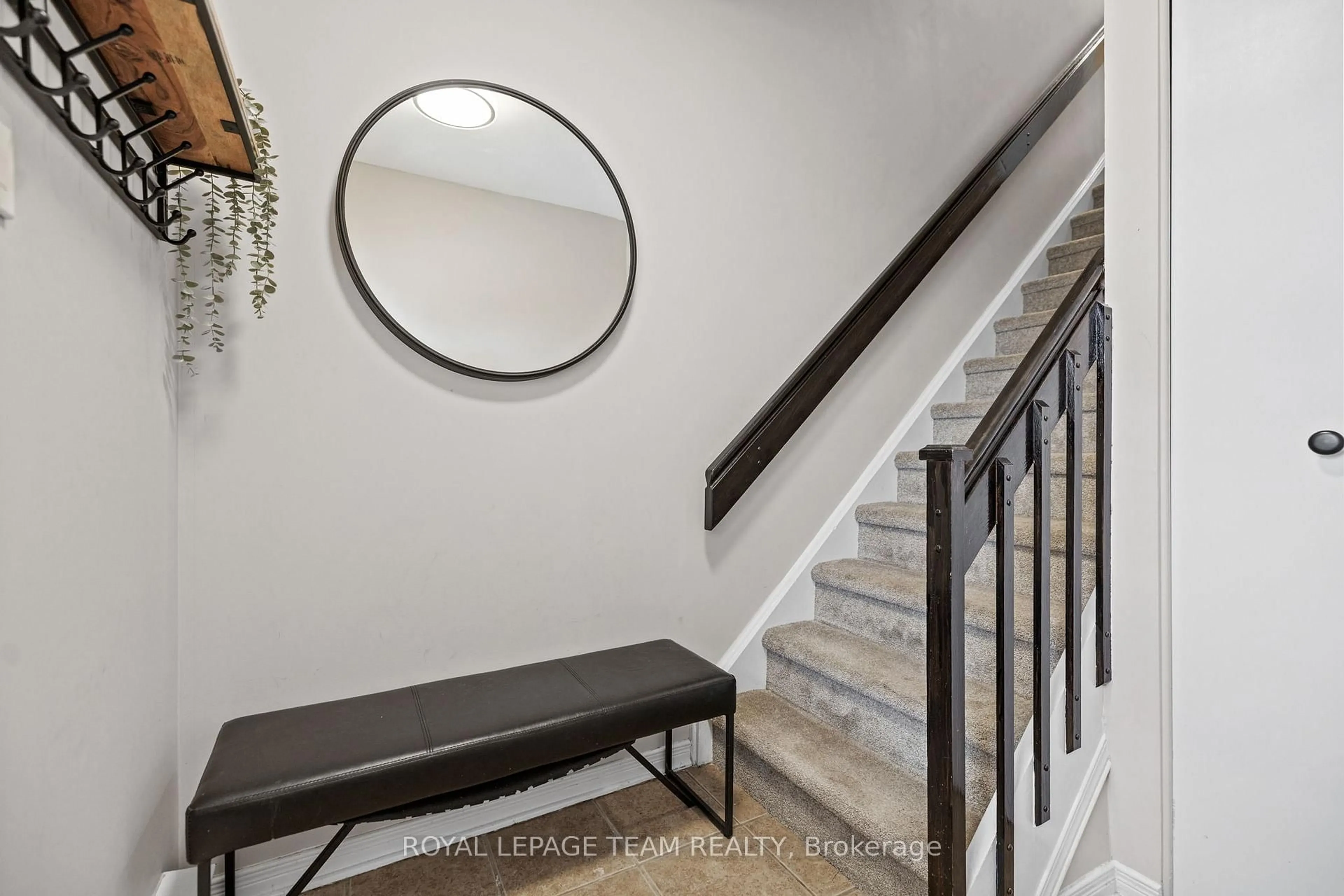 Indoor entryway for 12 Terrace Dr #211, Ottawa Ontario K2H 9J3