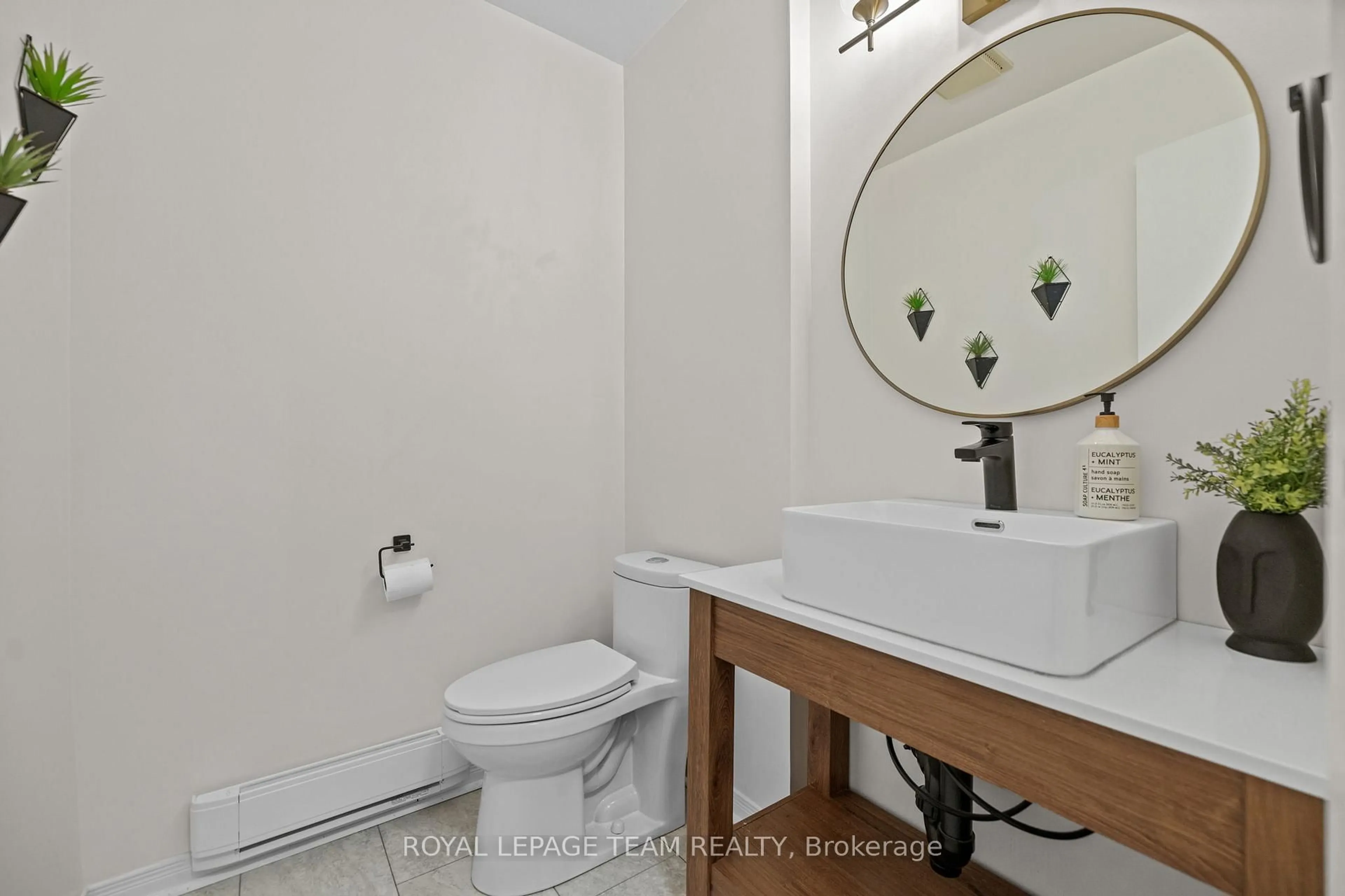 Standard bathroom, ceramic/tile floor for 12 Terrace Dr #211, Ottawa Ontario K2H 9J3