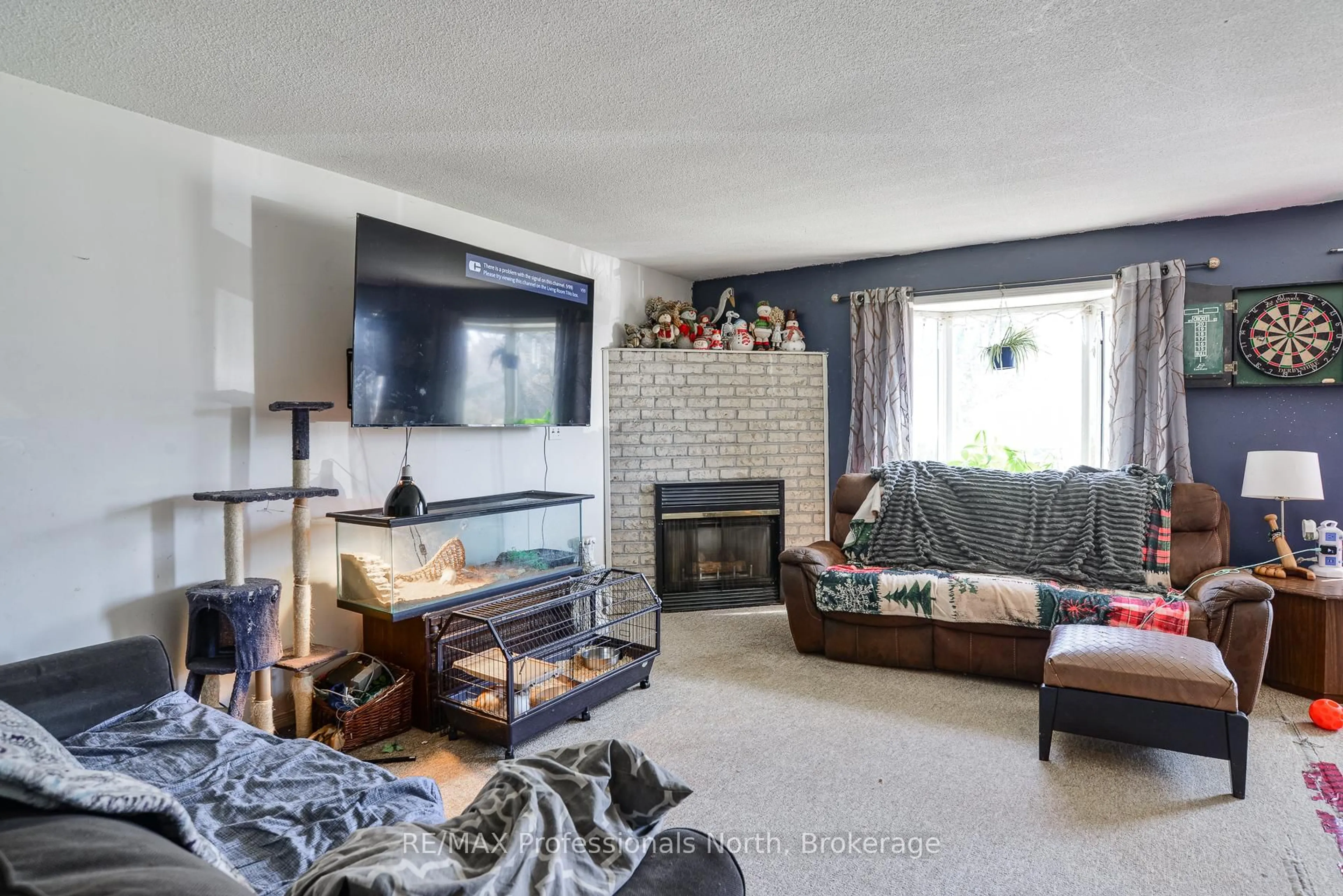 Living room with furniture, unknown for 60 Tamarack Tr, Bracebridge Ontario P1L 1Z1