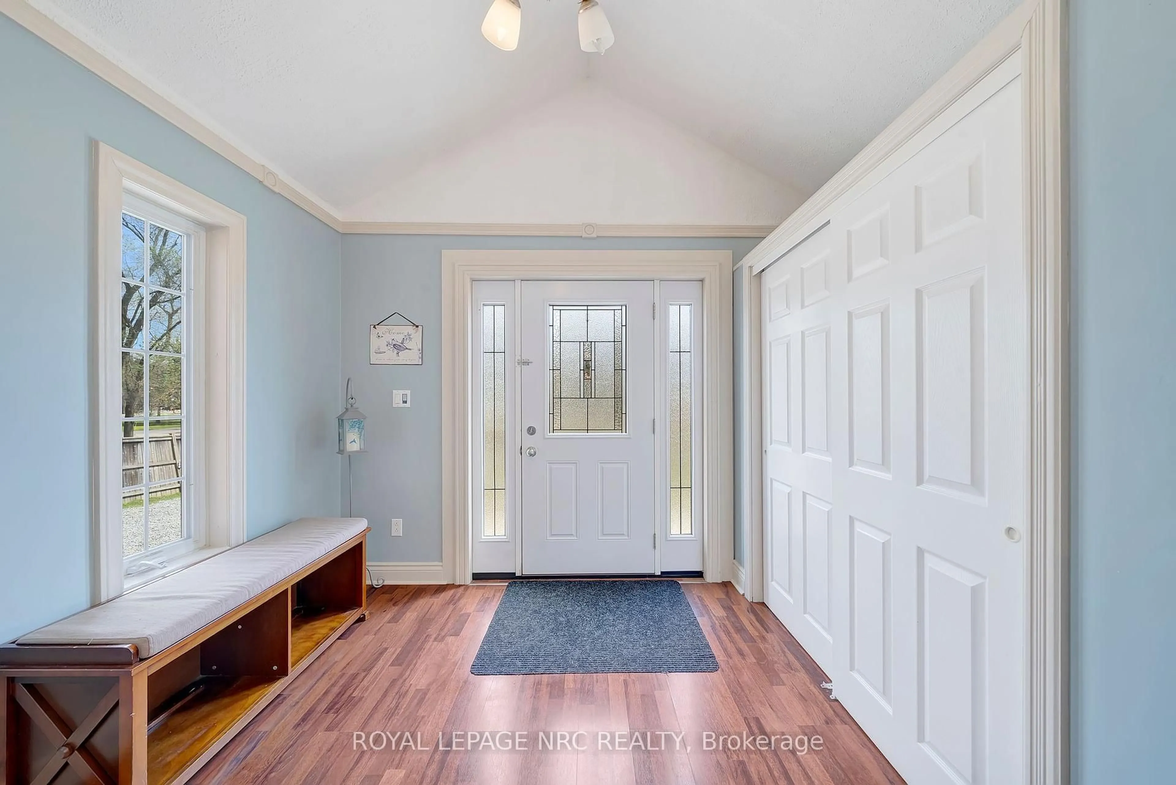 Indoor entryway for 645 SOUTH PELHAM Rd, Welland Ontario L3C 3C7